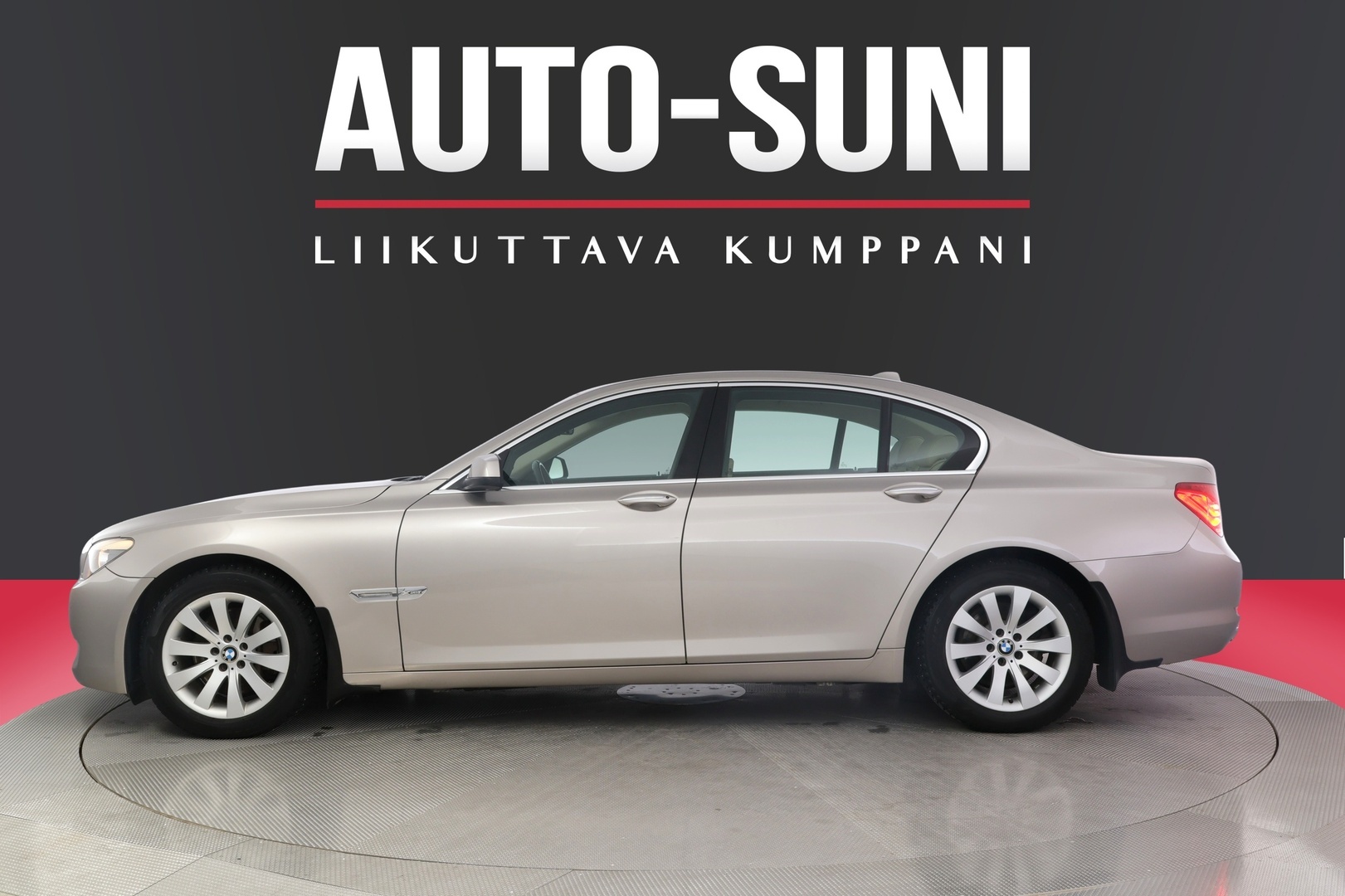 BMW 740 2011