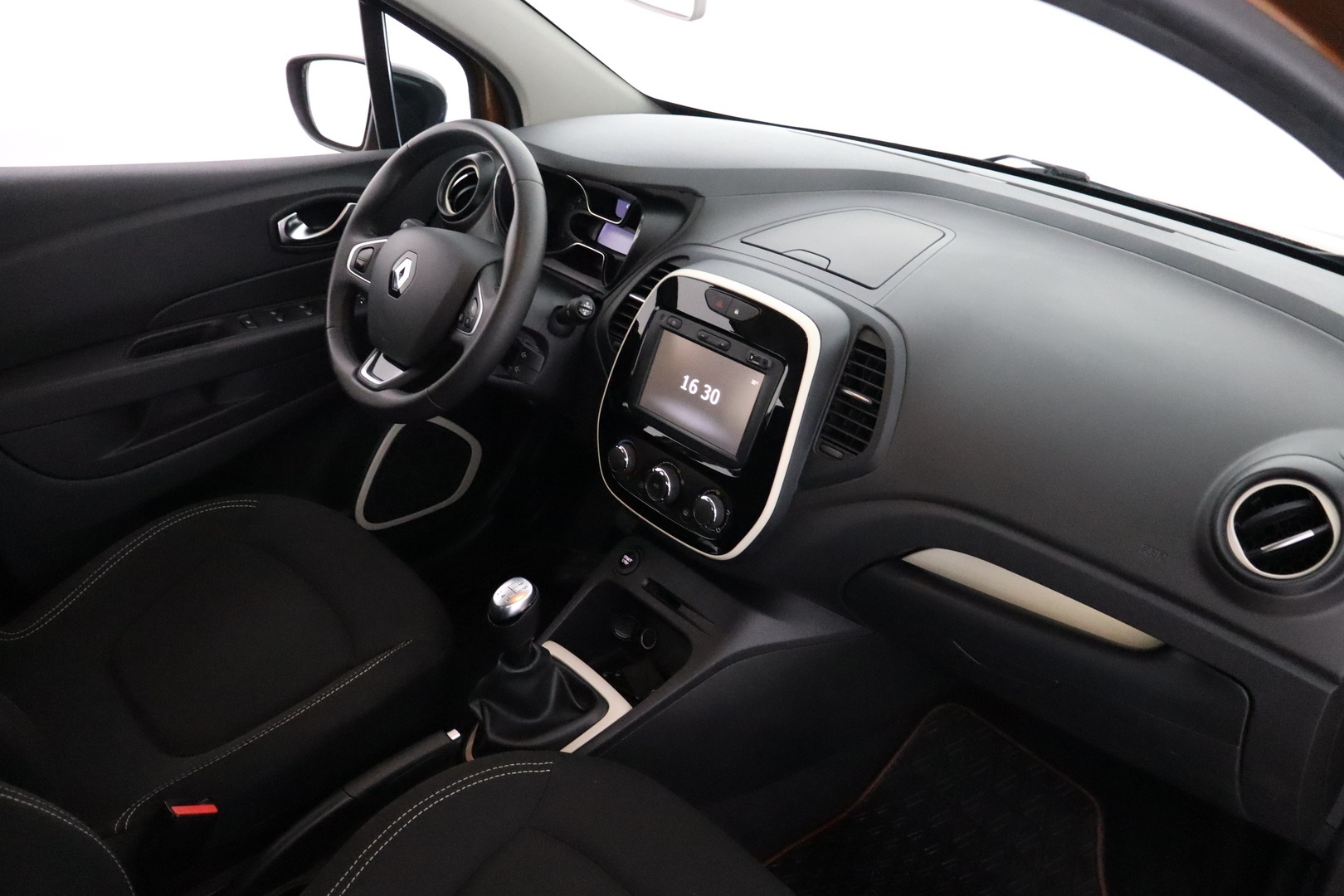 RENAULT Captur 2018