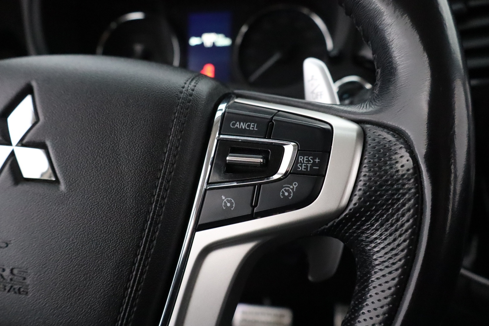 MITSUBISHI Outlander PHEV 2016