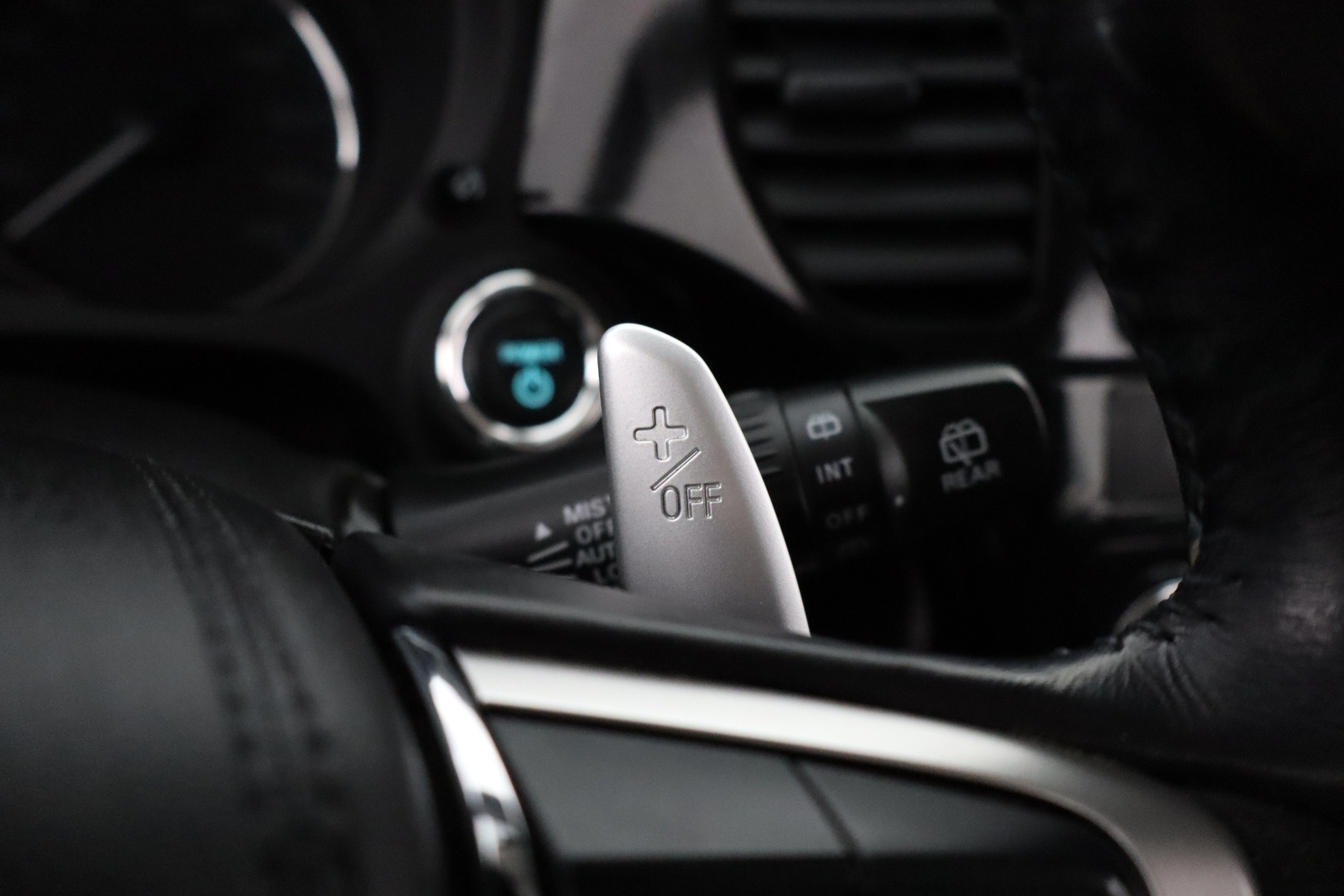 MITSUBISHI Outlander PHEV 2016