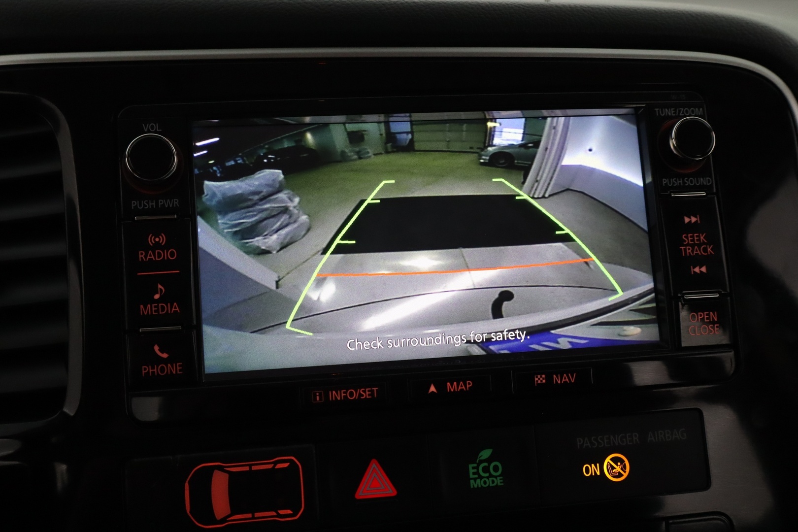 MITSUBISHI Outlander PHEV 2016