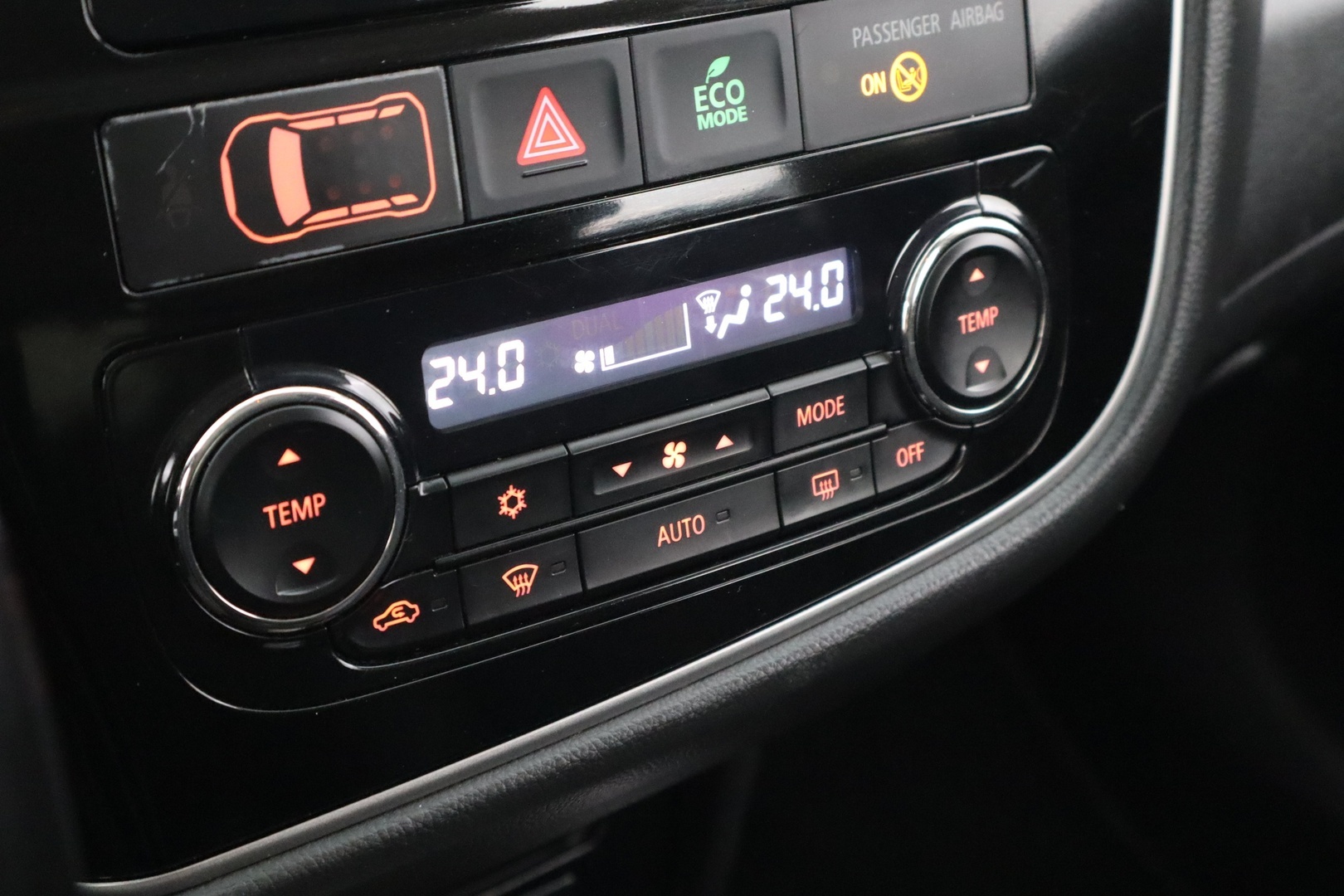 MITSUBISHI Outlander PHEV 2016