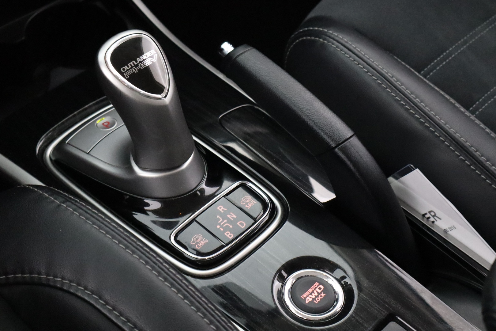 MITSUBISHI Outlander PHEV 2016