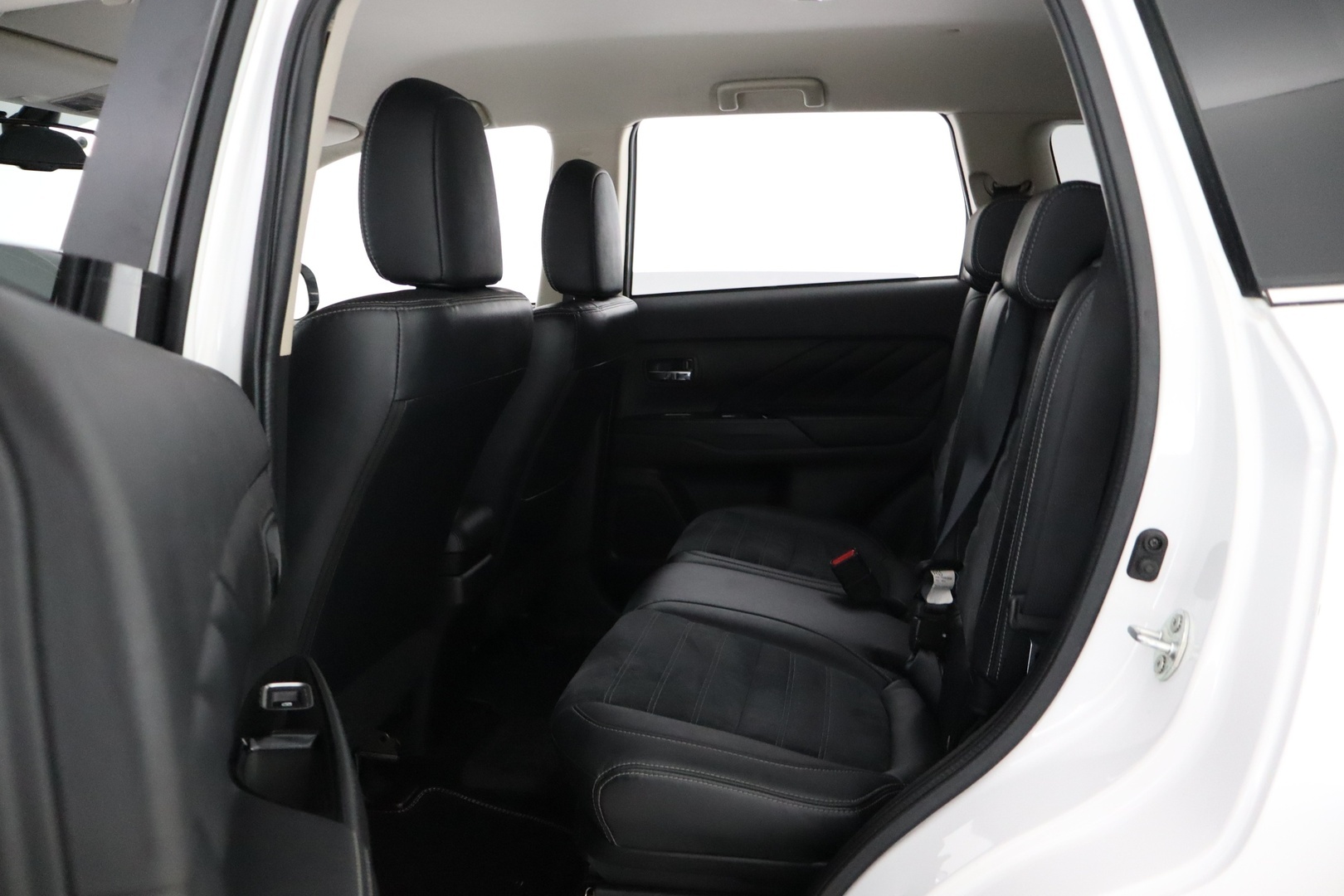 MITSUBISHI Outlander PHEV 2016