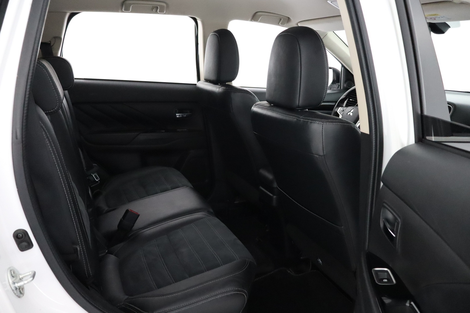 MITSUBISHI Outlander PHEV 2016