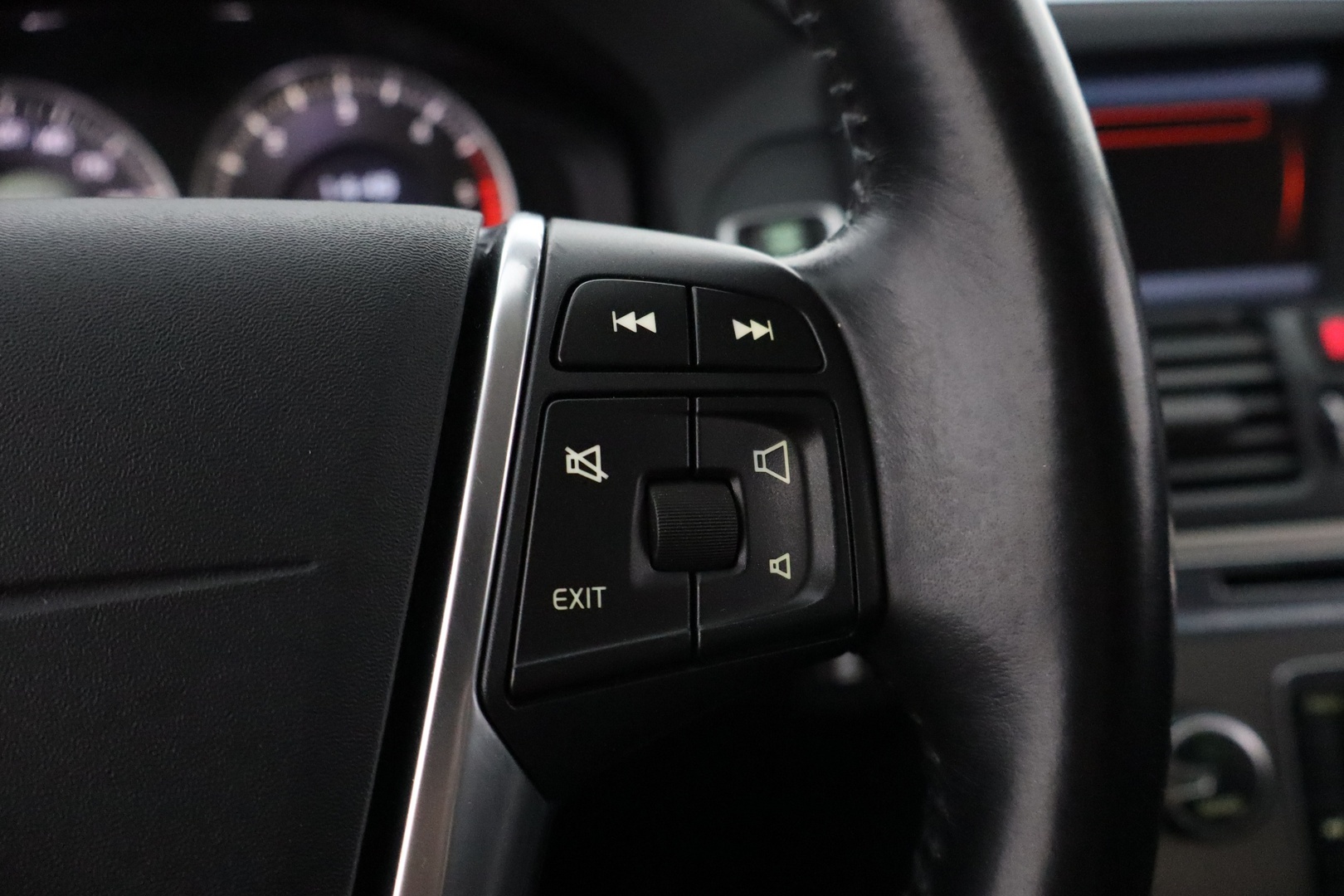 VOLVO XC60 2011