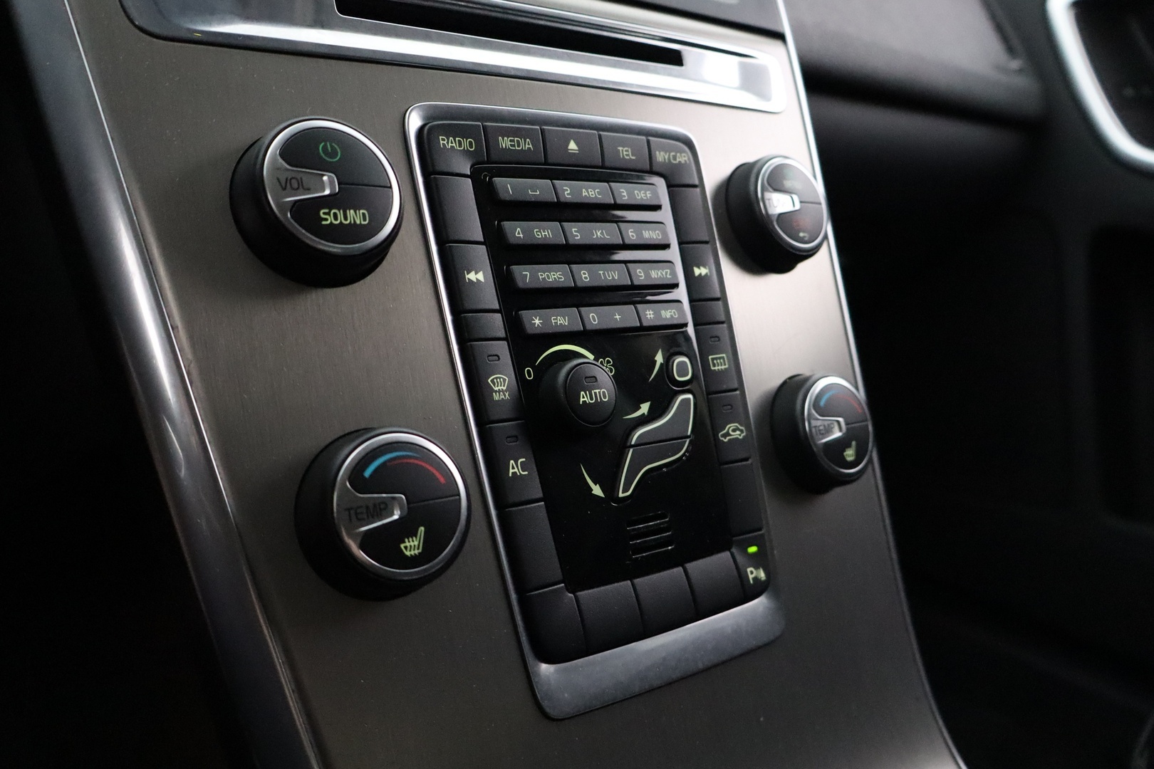 VOLVO XC60 2011