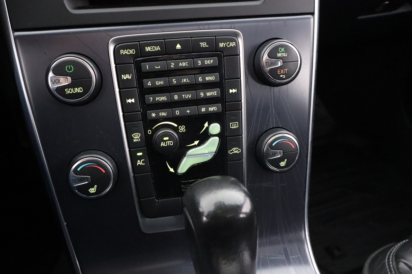 VOLVO V60 2012