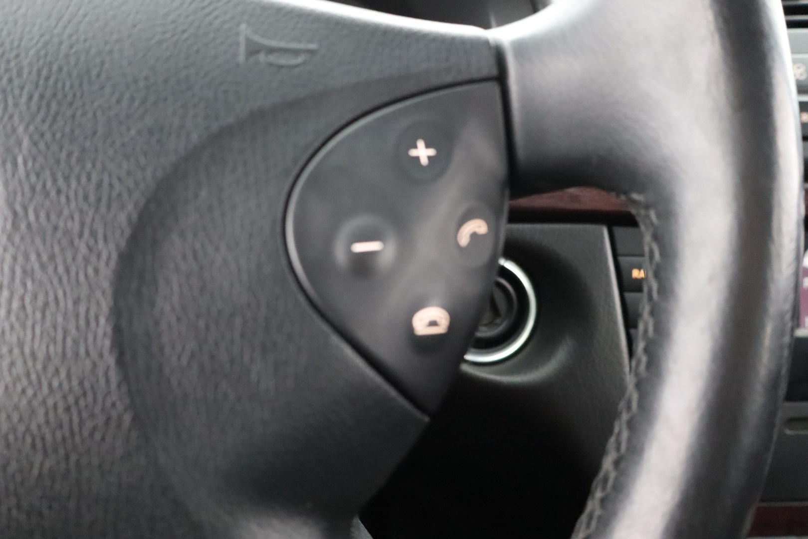 MERCEDES-BENZ E 2005