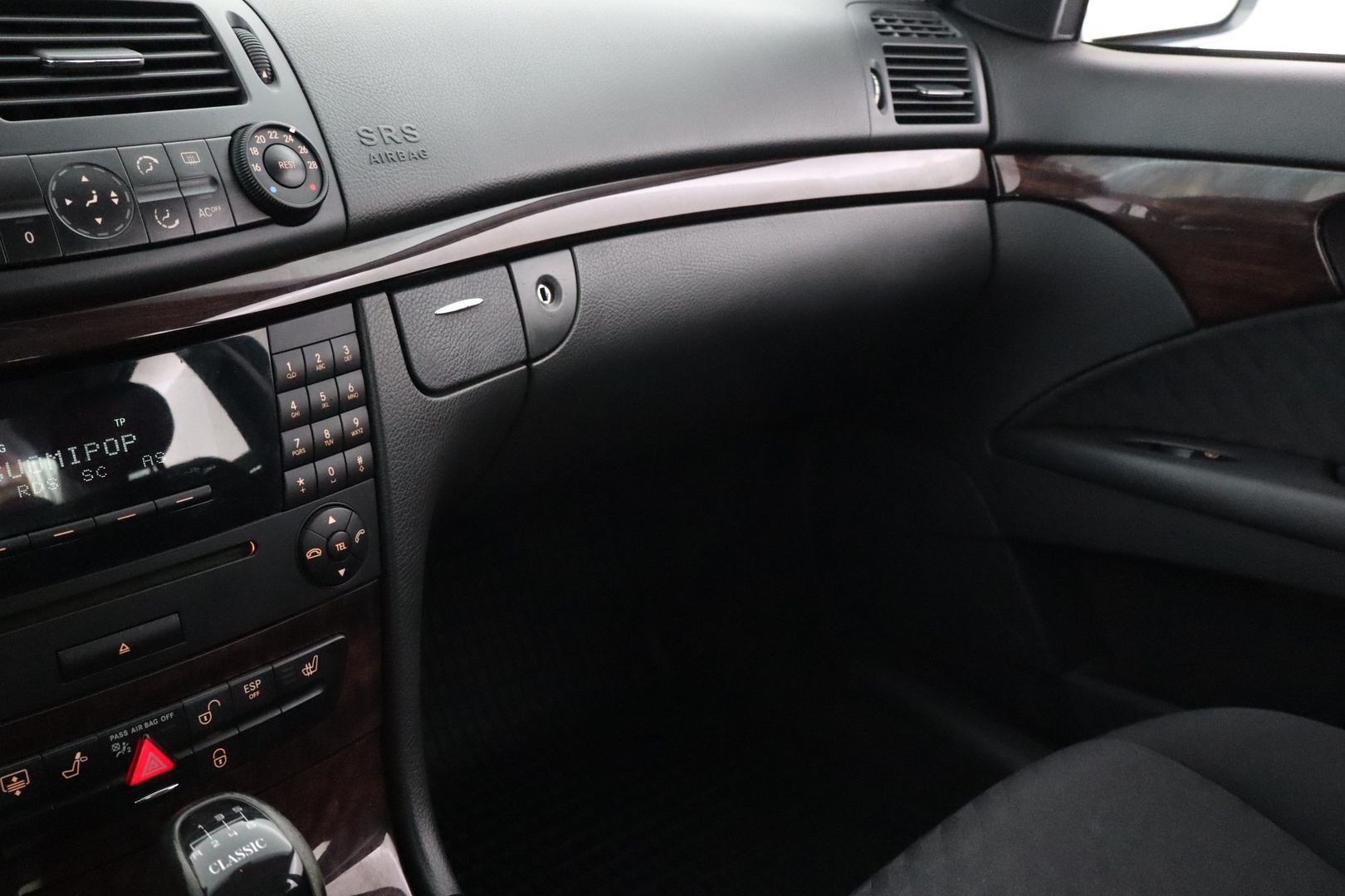 MERCEDES-BENZ E 2005