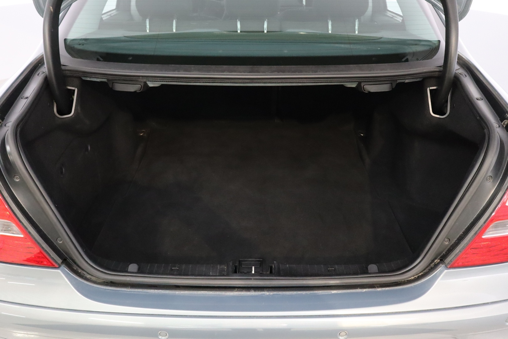 MERCEDES-BENZ E 2005