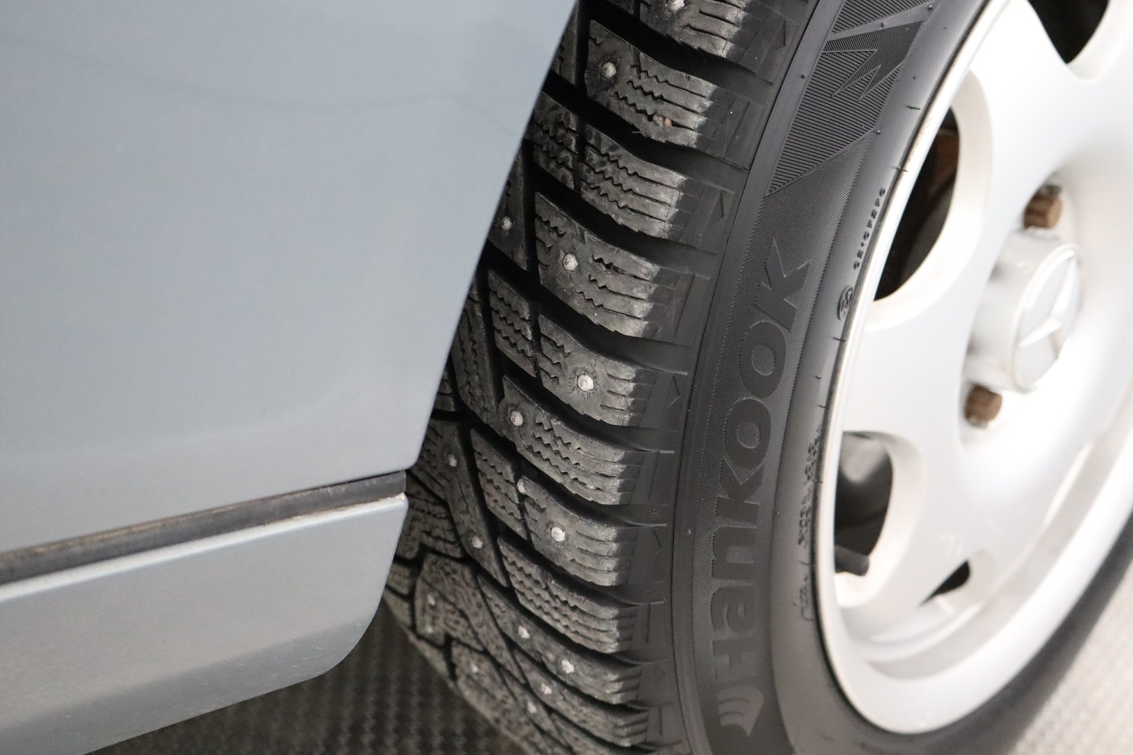 MERCEDES-BENZ E 2005