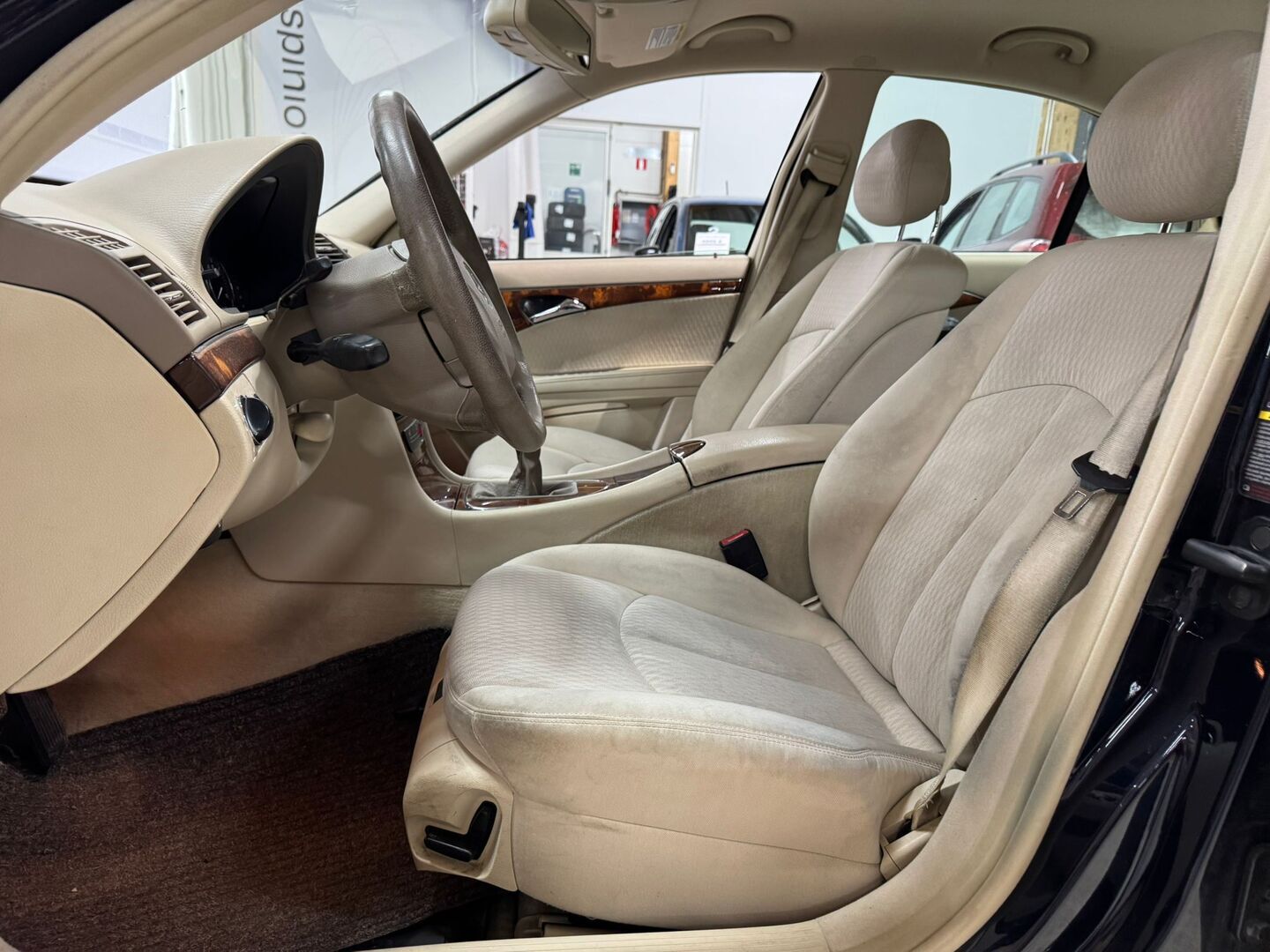 MERCEDES-BENZ E 2004