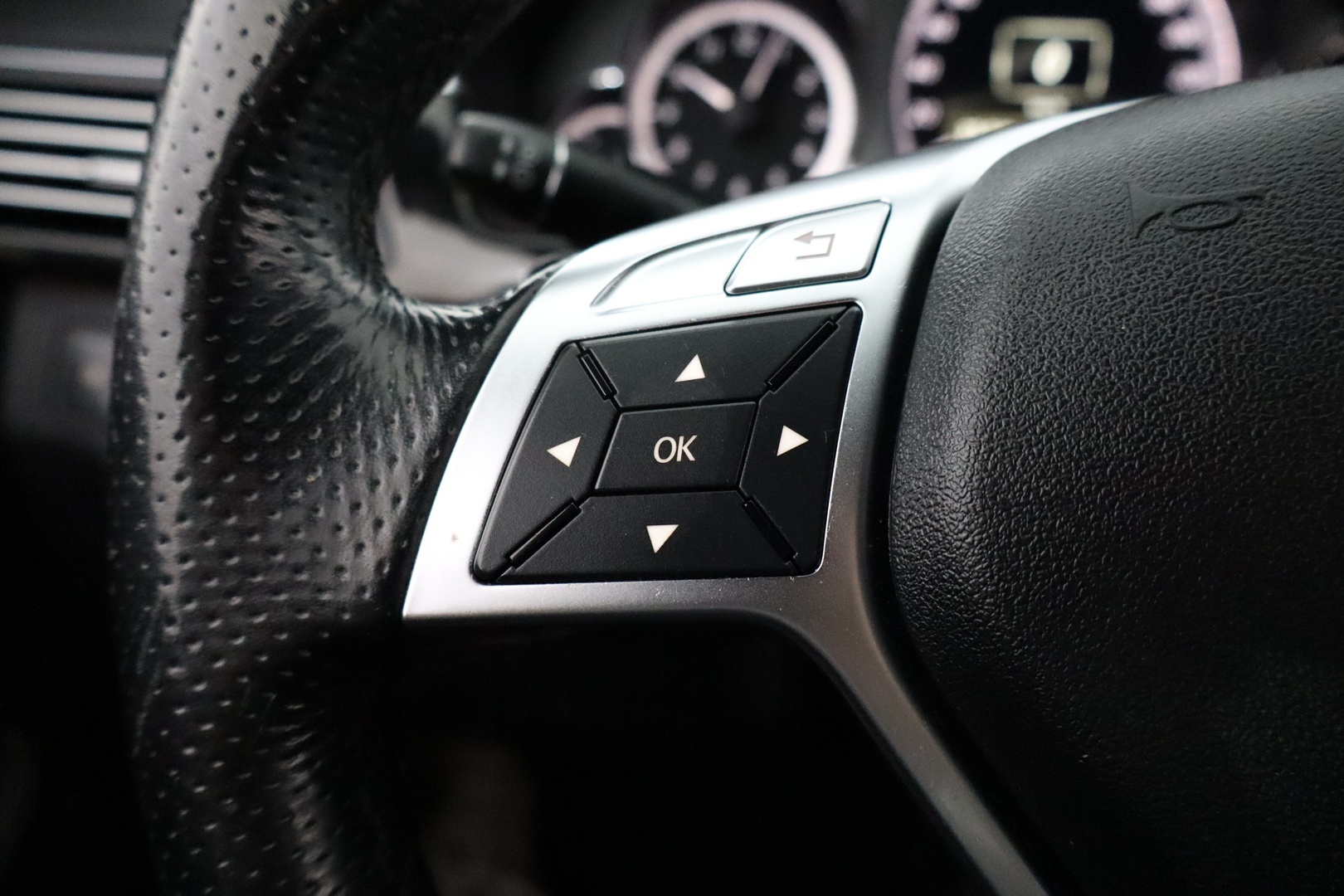 MERCEDES-BENZ E 2012