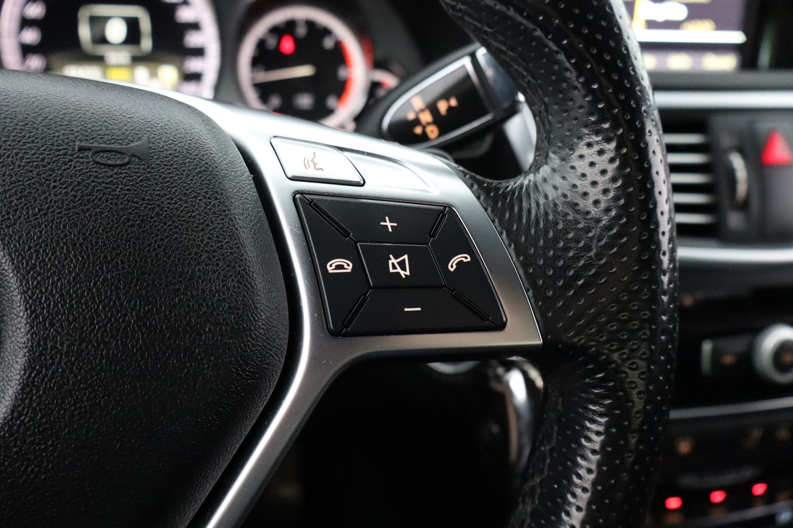 MERCEDES-BENZ E 2012