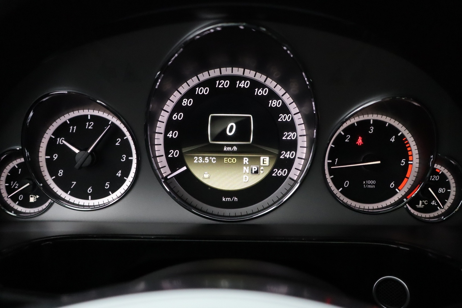 MERCEDES-BENZ E 2012