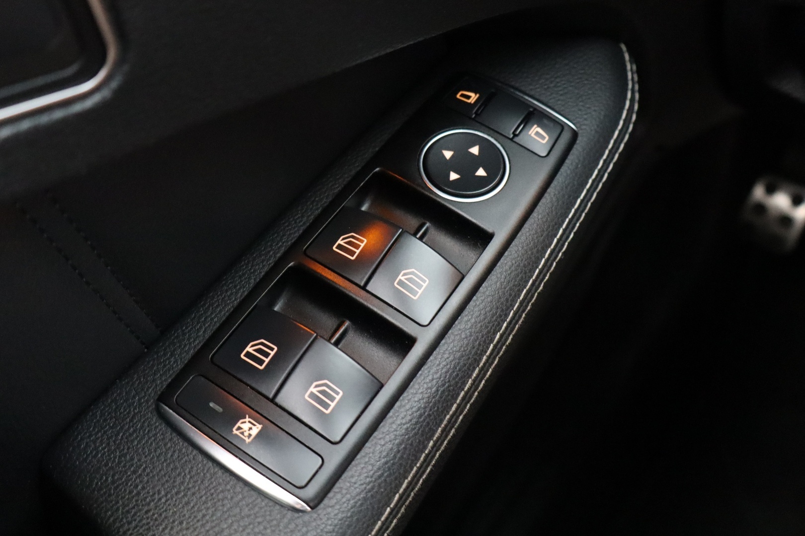 MERCEDES-BENZ E 2012