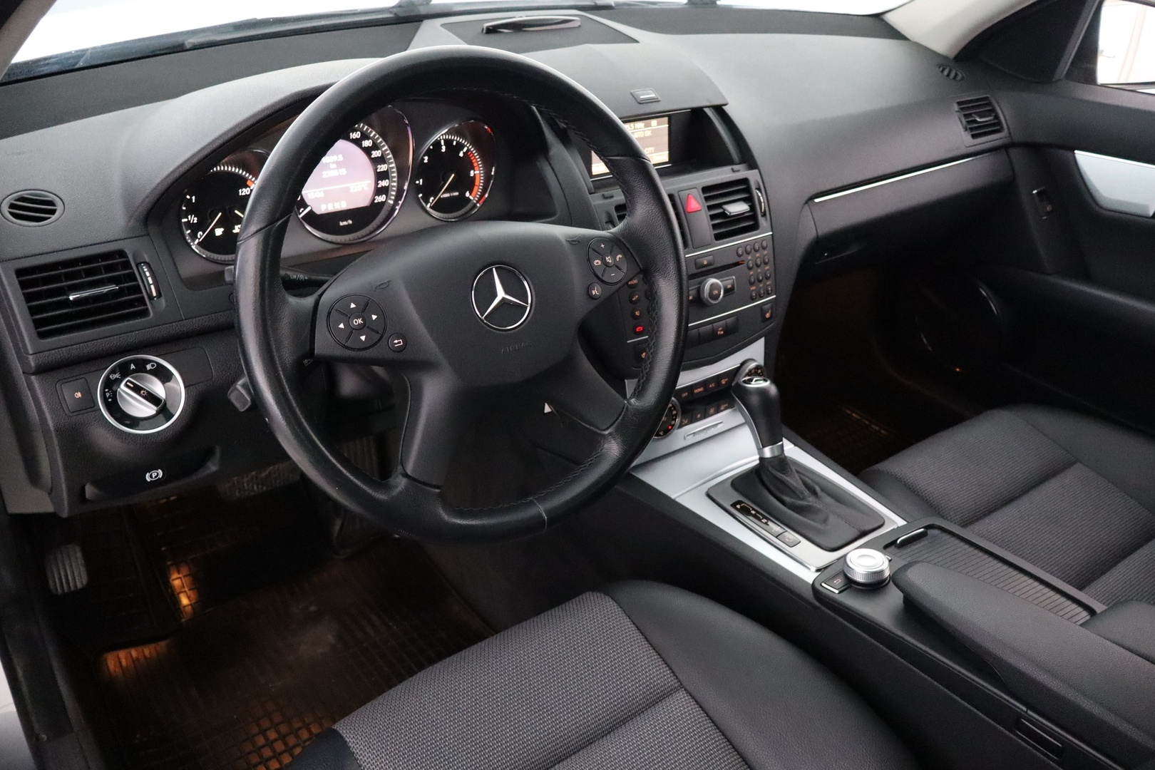 MERCEDES-BENZ C 2011