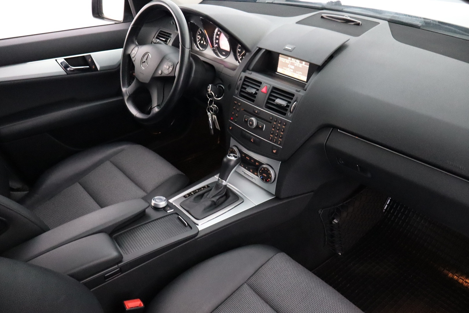 MERCEDES-BENZ C 2011
