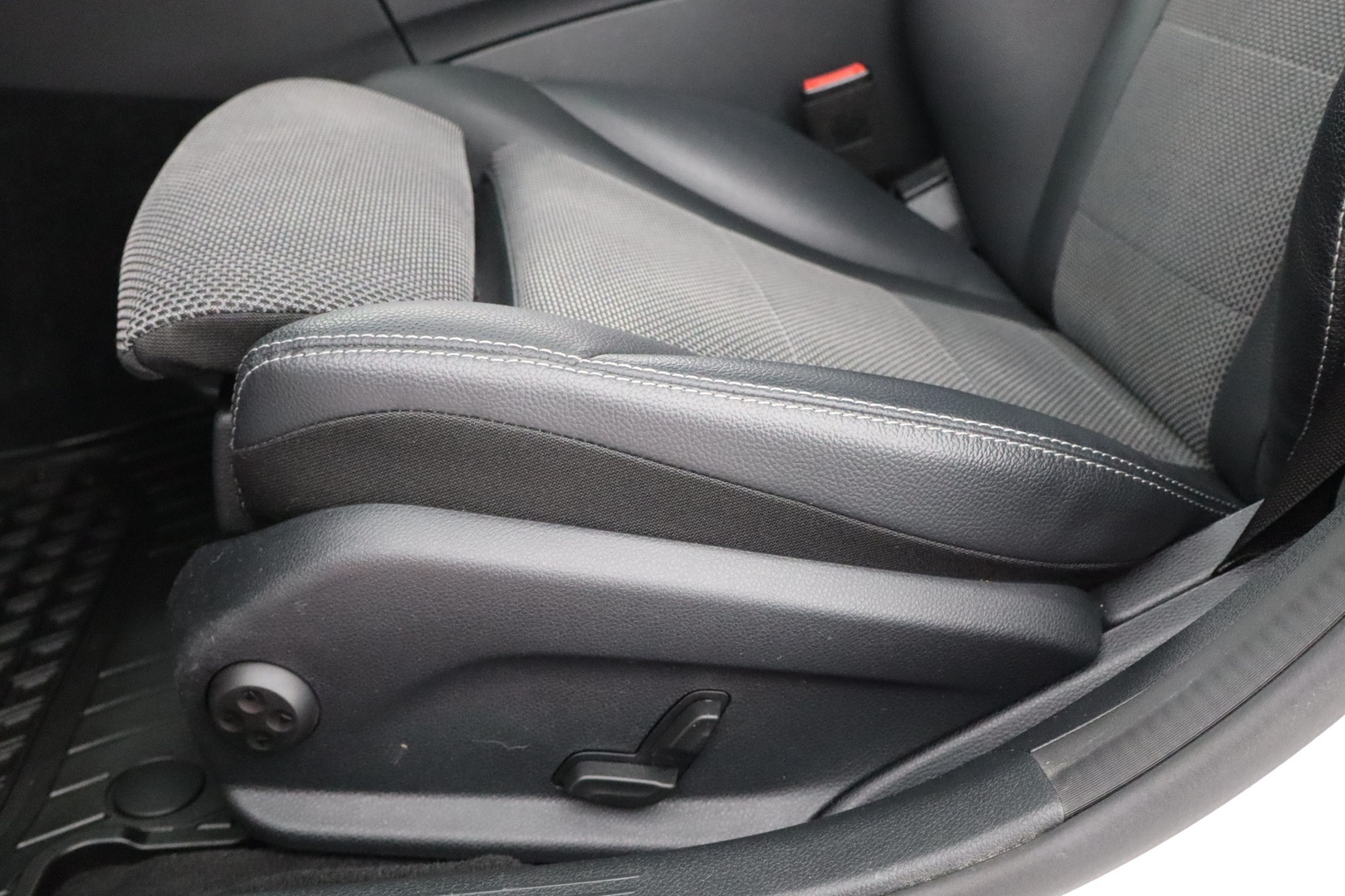 MERCEDES-BENZ C 2020