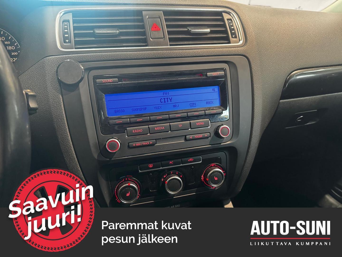 VOLKSWAGEN Jetta 2011