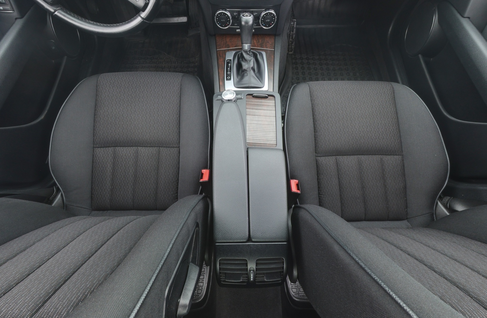 MERCEDES-BENZ C 2012