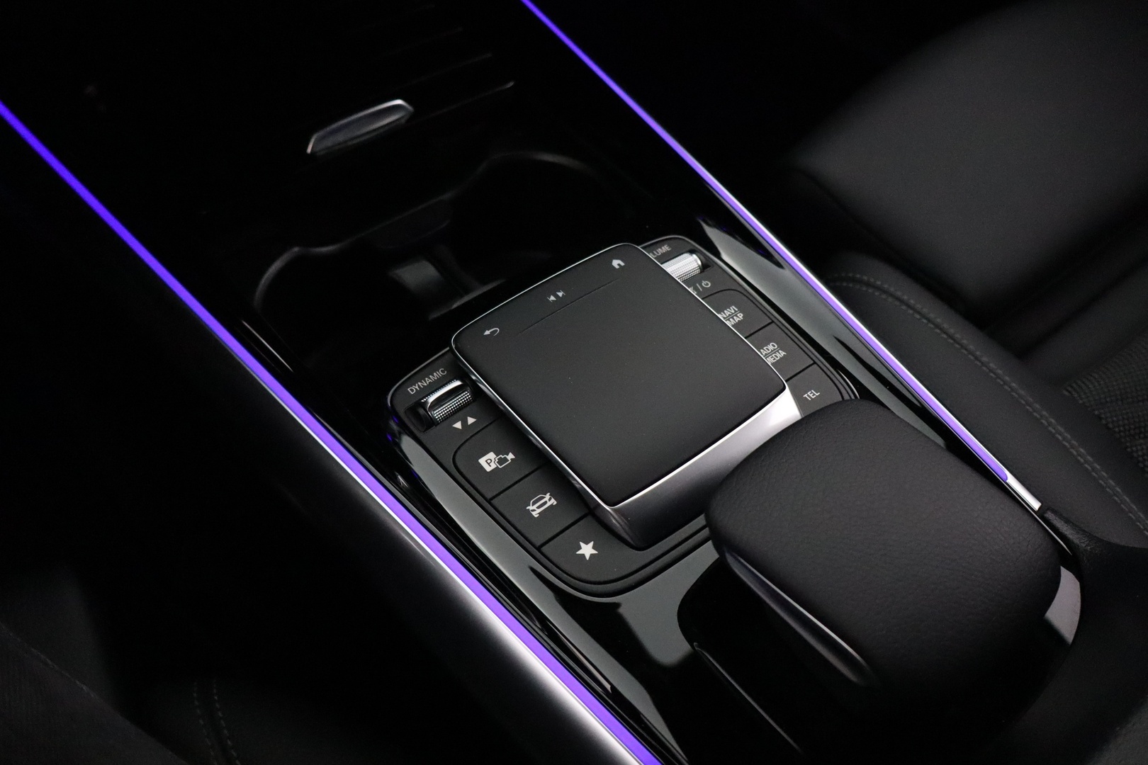 MERCEDES-BENZ EQA 2023