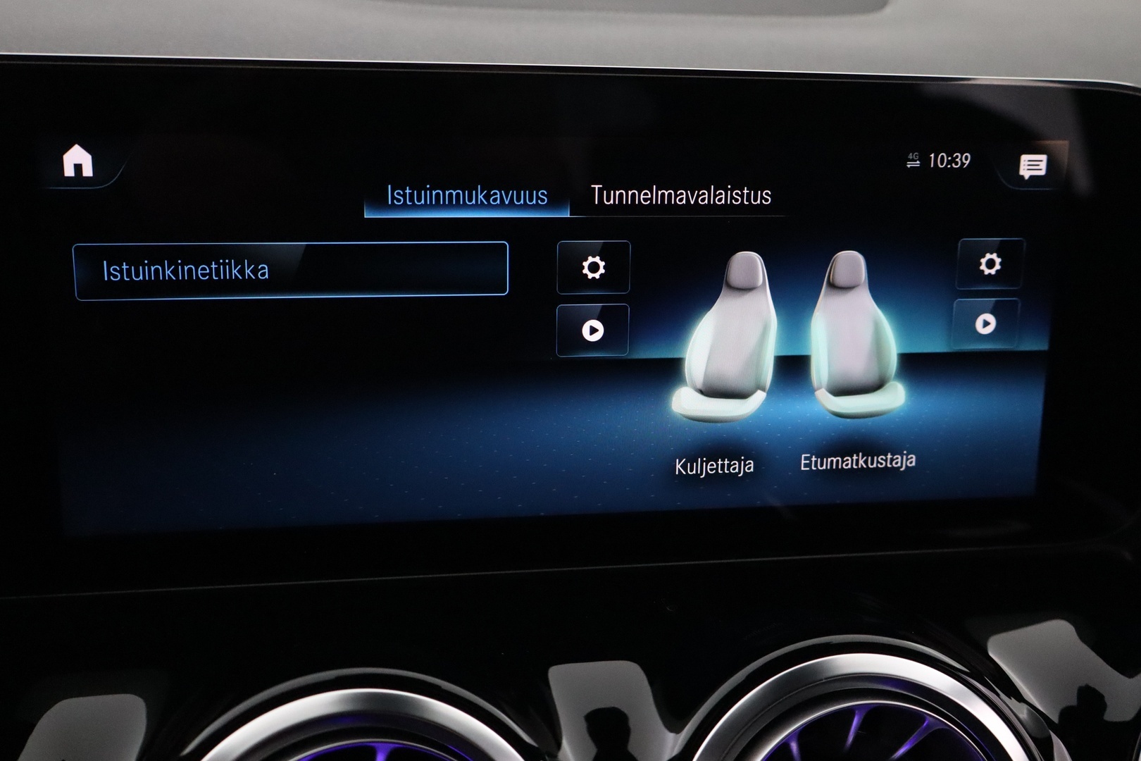 MERCEDES-BENZ EQA 2023