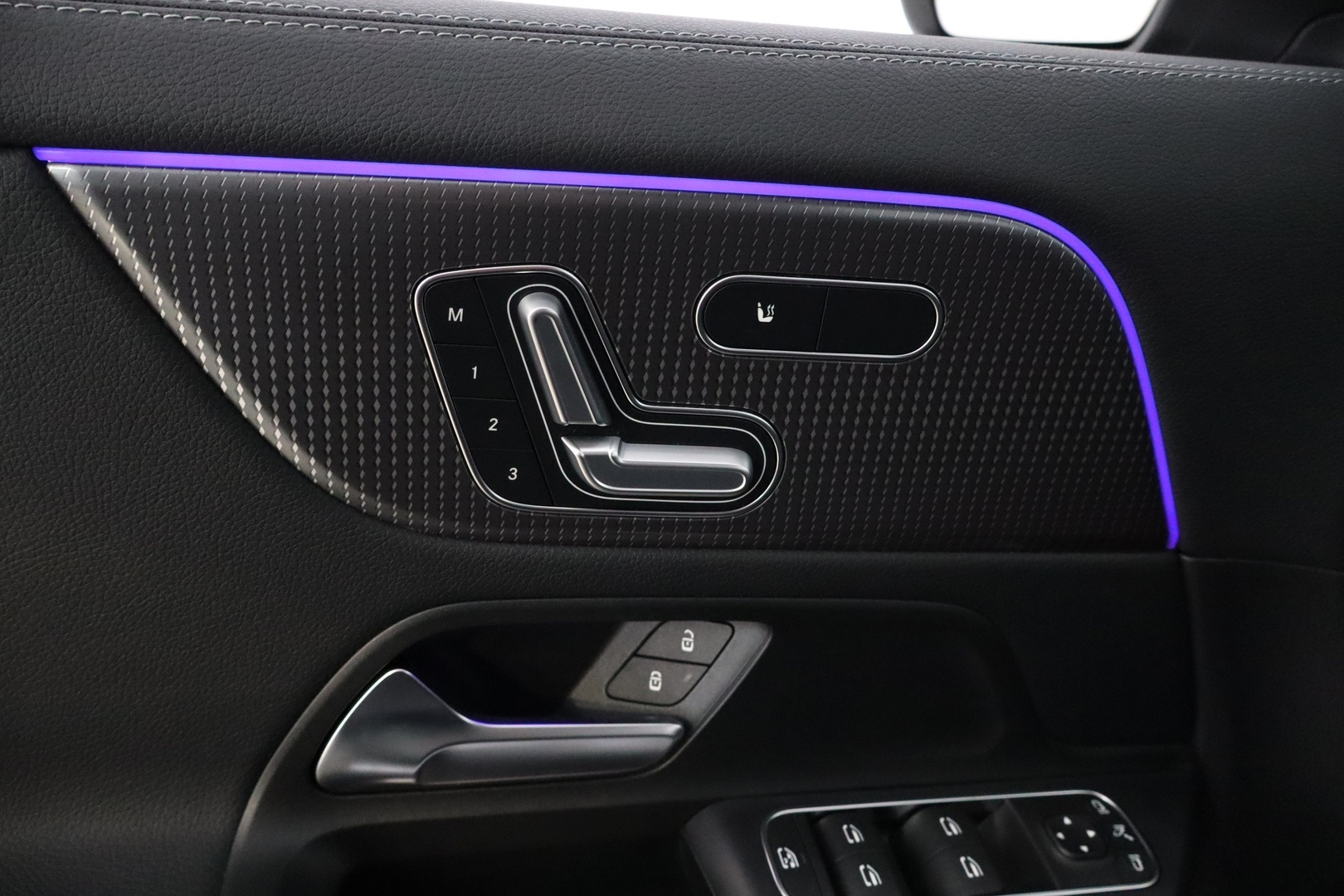 MERCEDES-BENZ EQA 2023