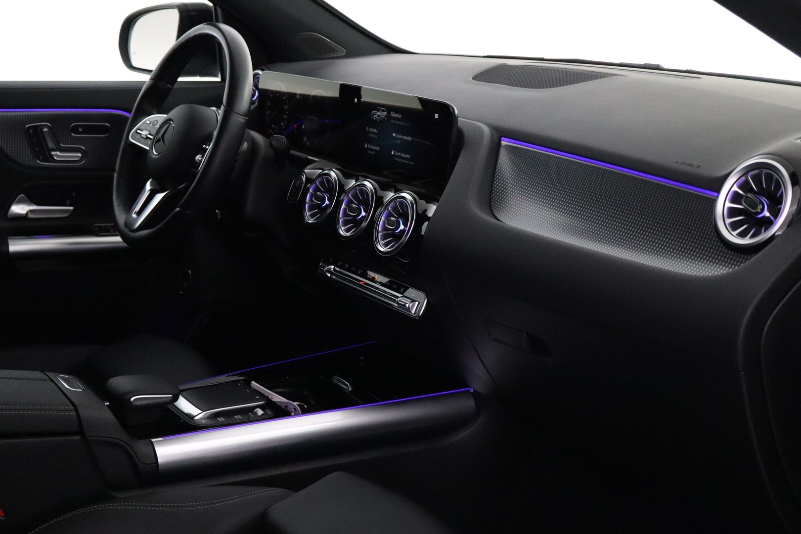 MERCEDES-BENZ EQA 2023