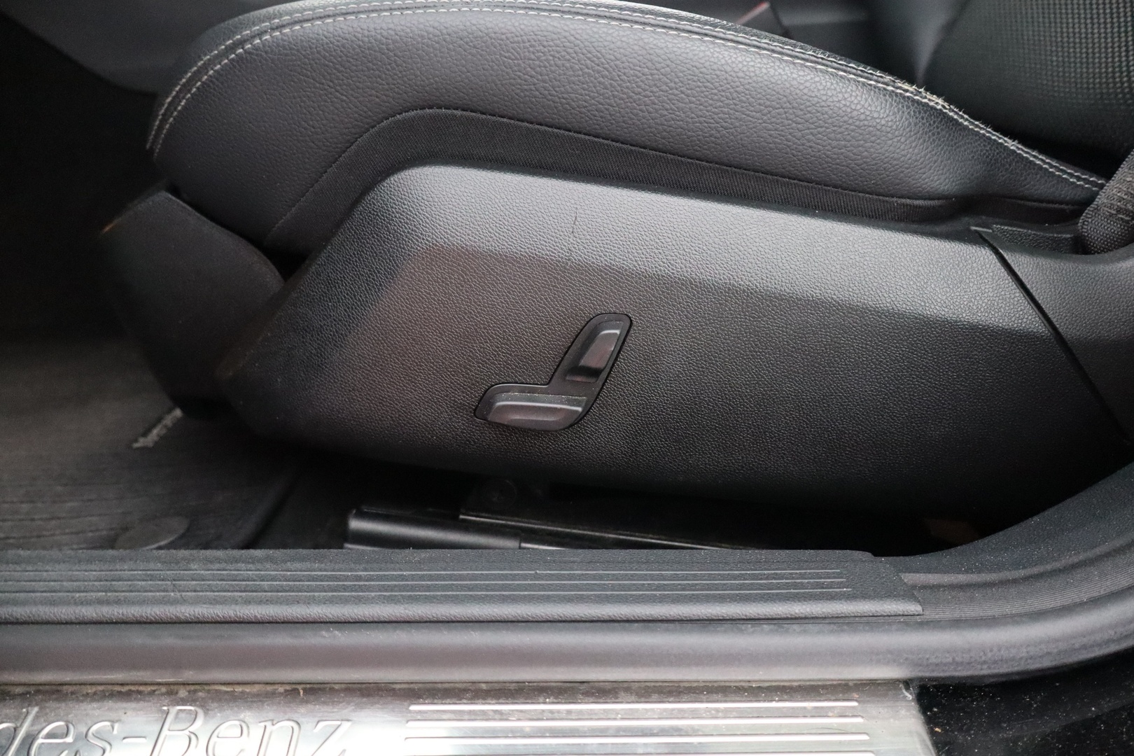 MERCEDES-BENZ E 2016