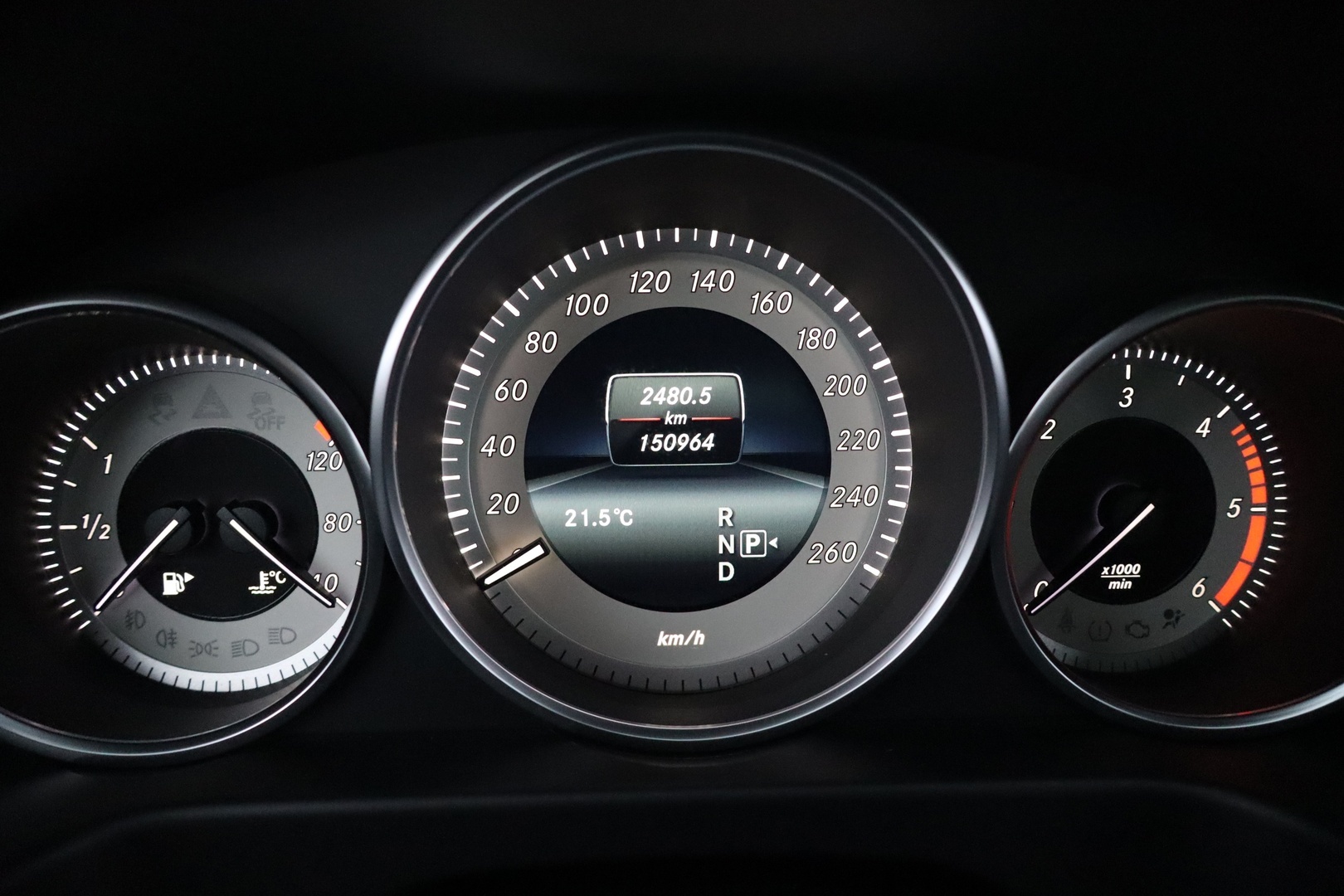 MERCEDES-BENZ E 2016