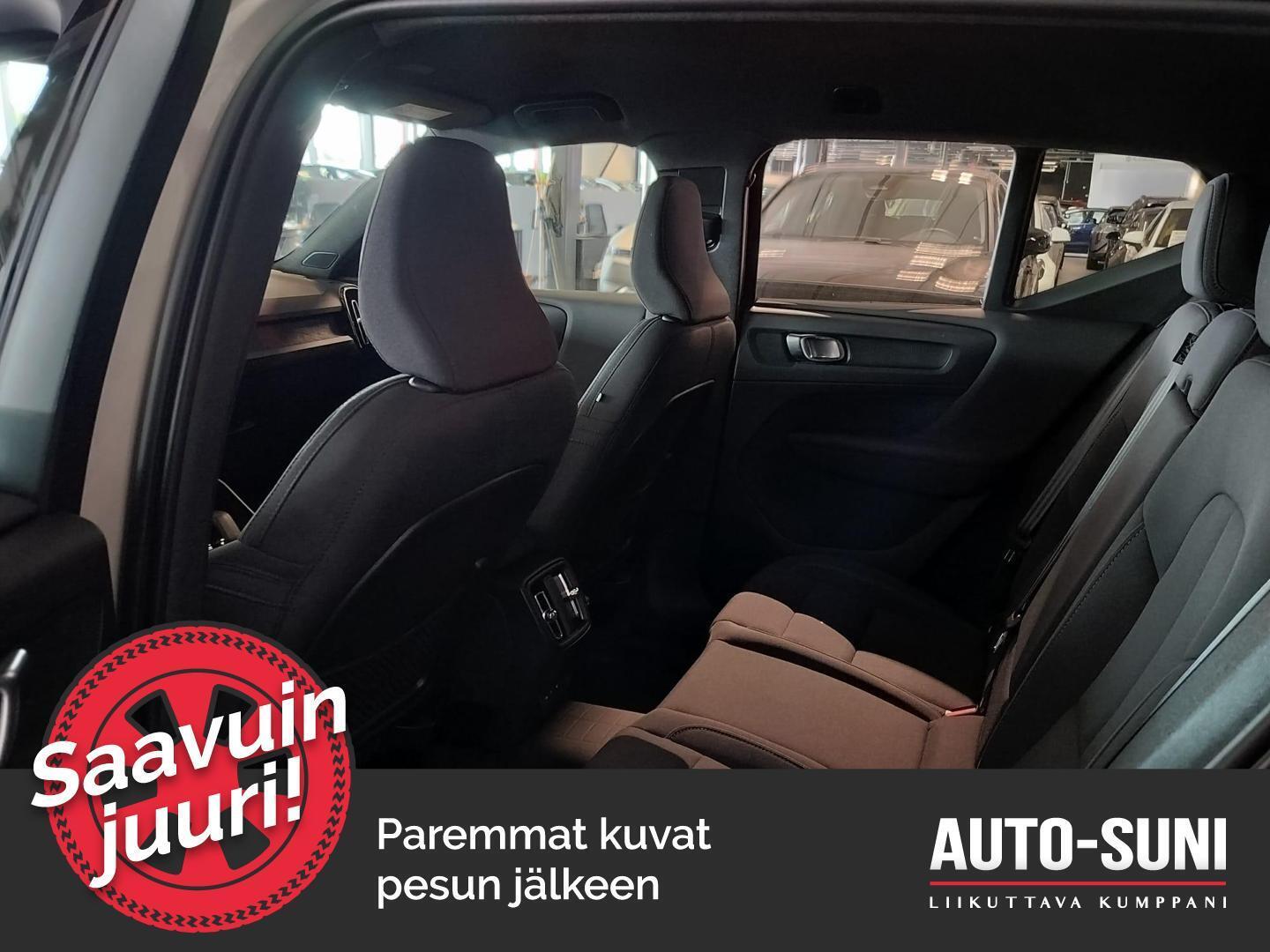 VOLVO XC40 2023
