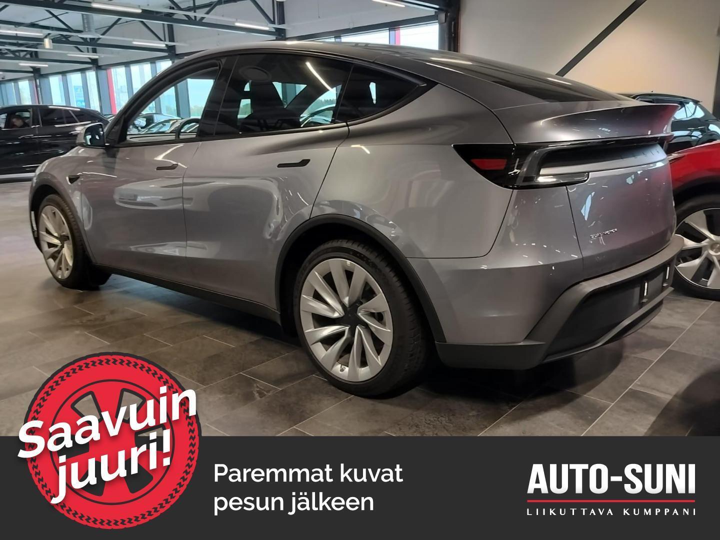 TESLA Model Y 3