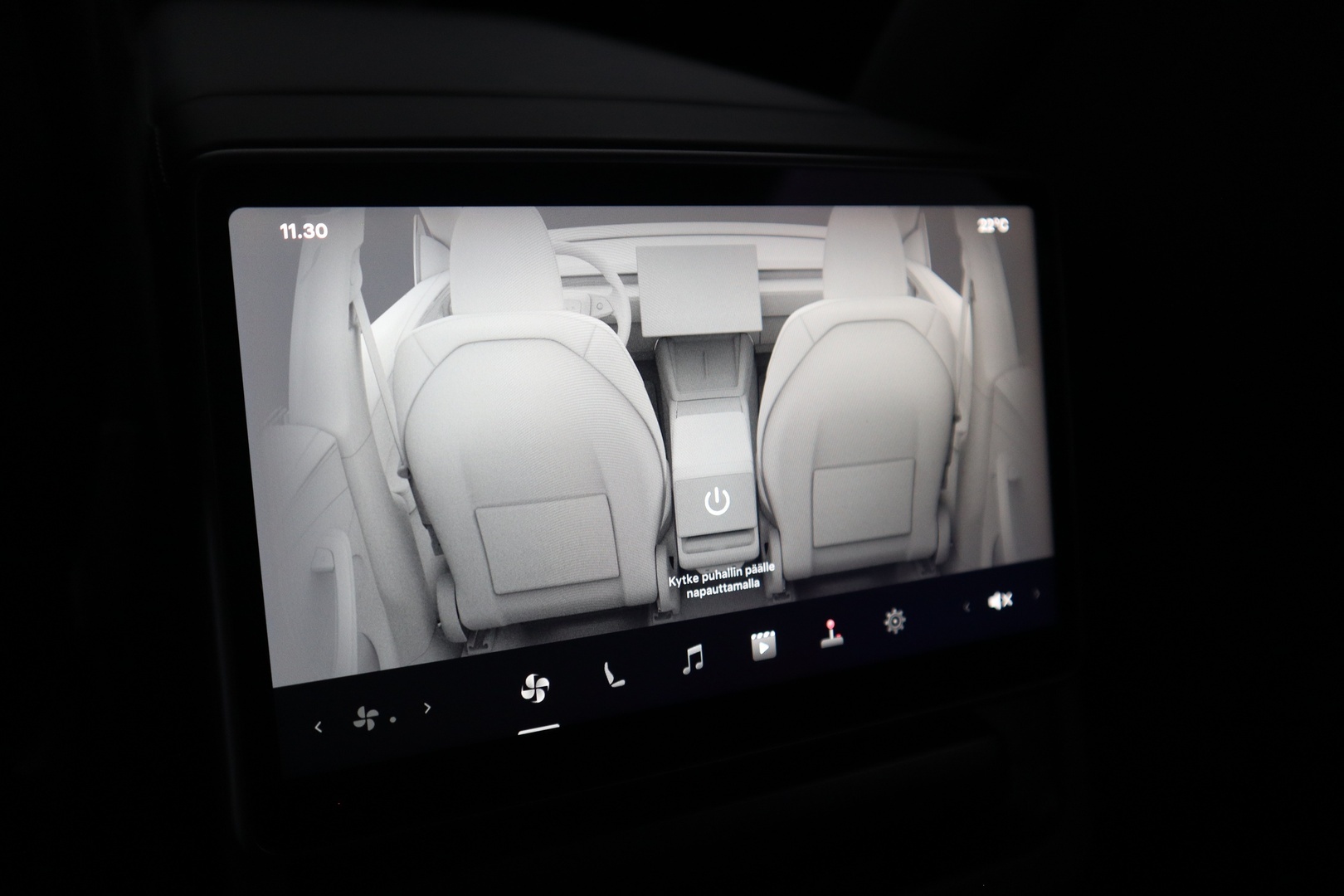 TESLA Model Y 16