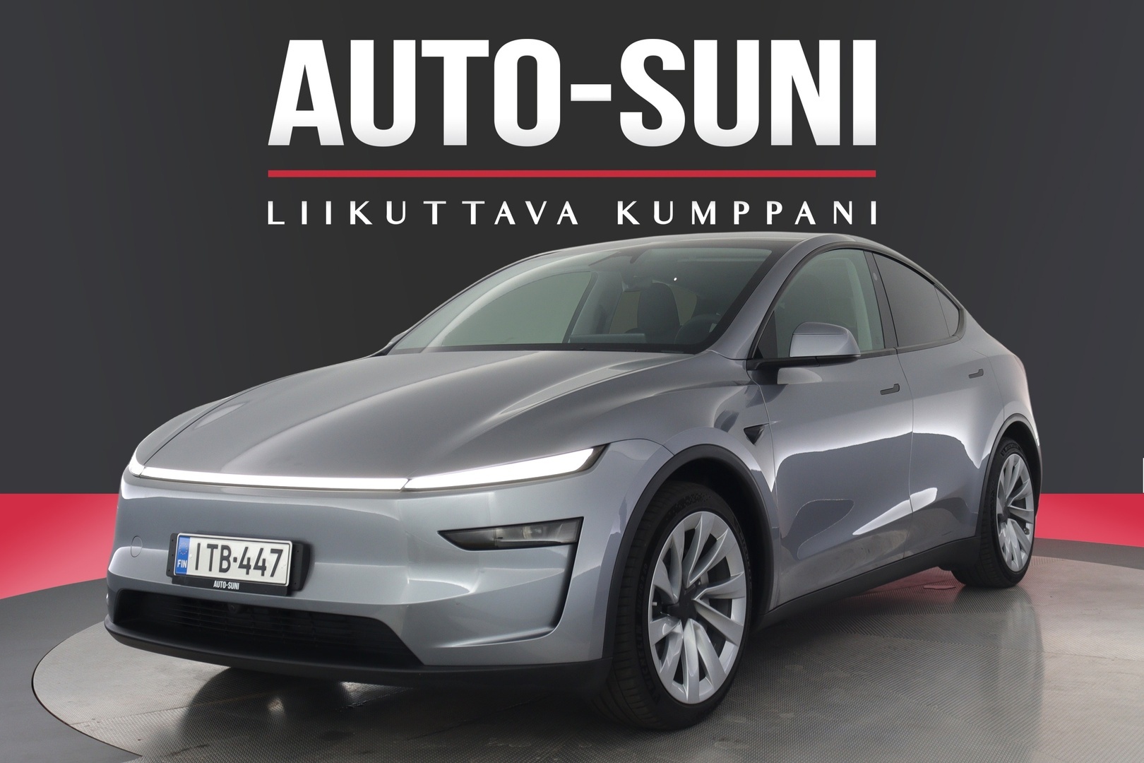 TESLA Model Y 6