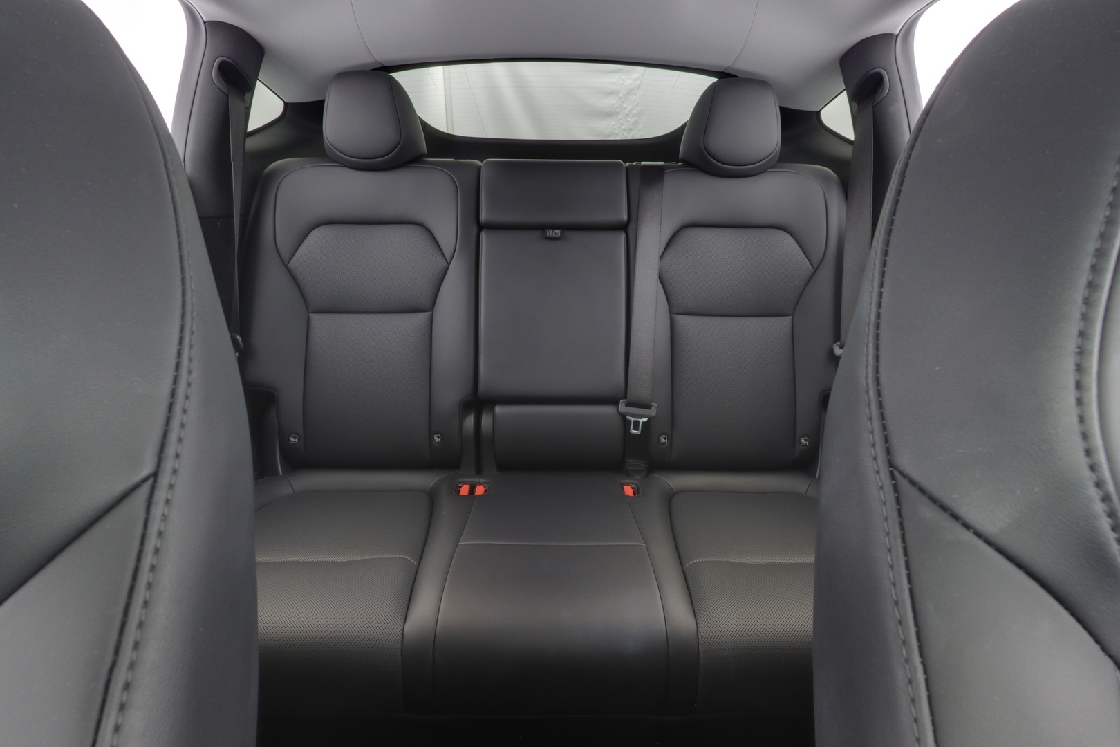 TESLA Model Y 8