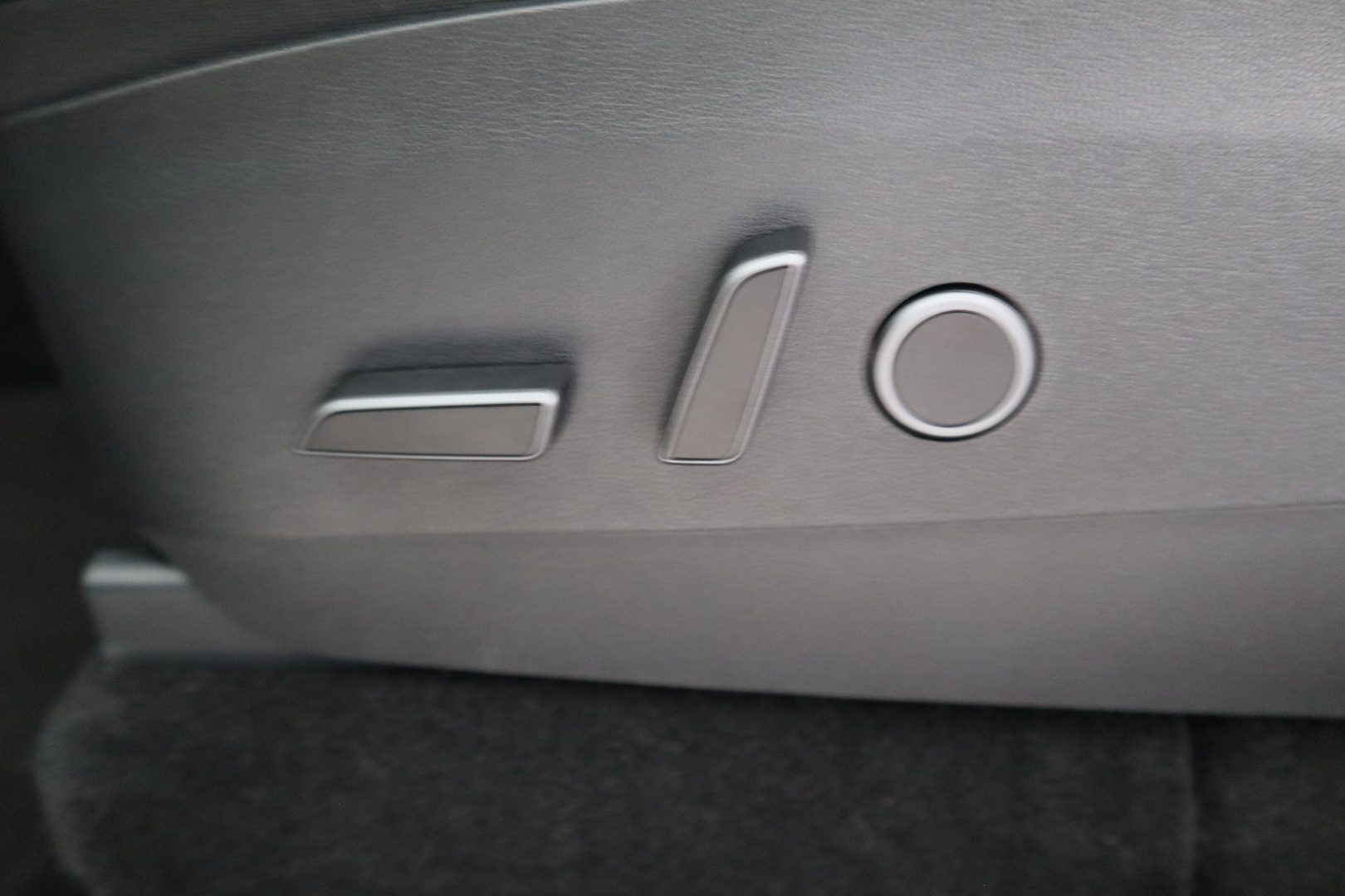 TESLA Model Y 14