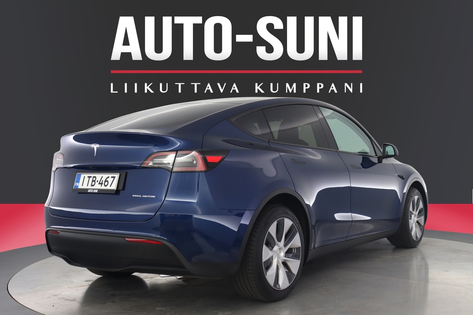 TESLA Model Y 3