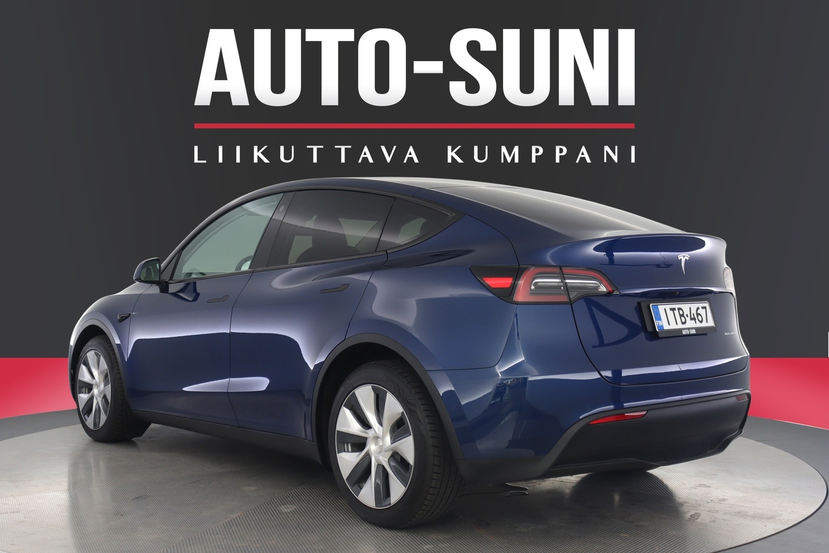 TESLA Model Y 4