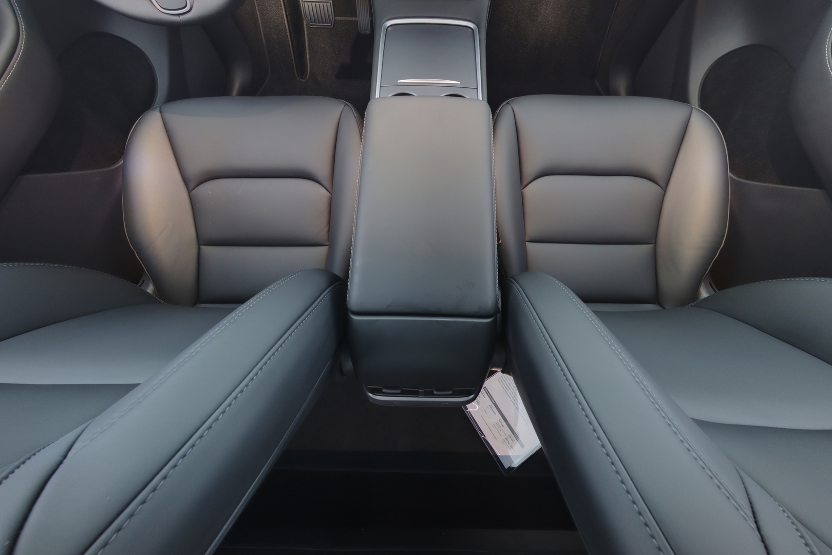 TESLA Model Y 9