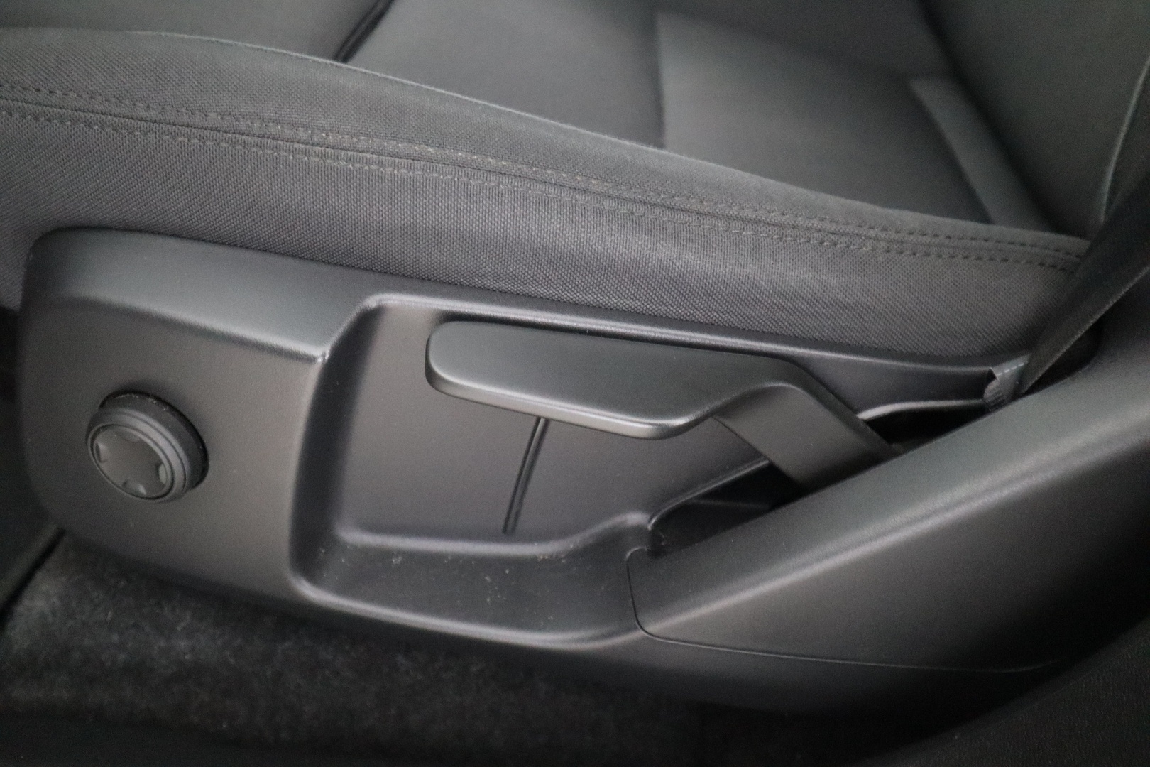 VOLVO XC40 10