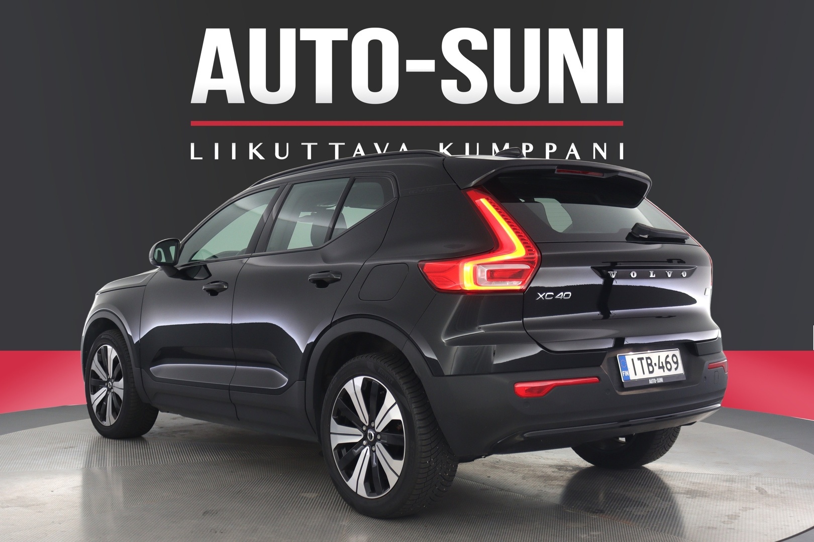 VOLVO XC40 4
