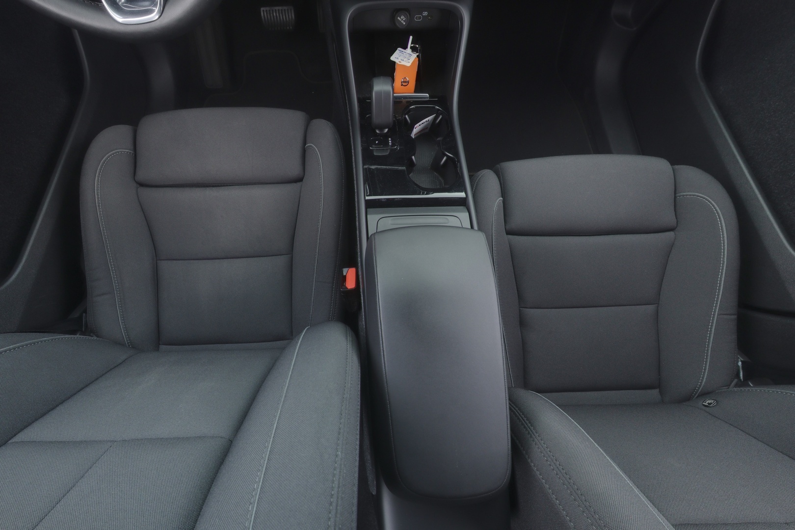 VOLVO XC40 9