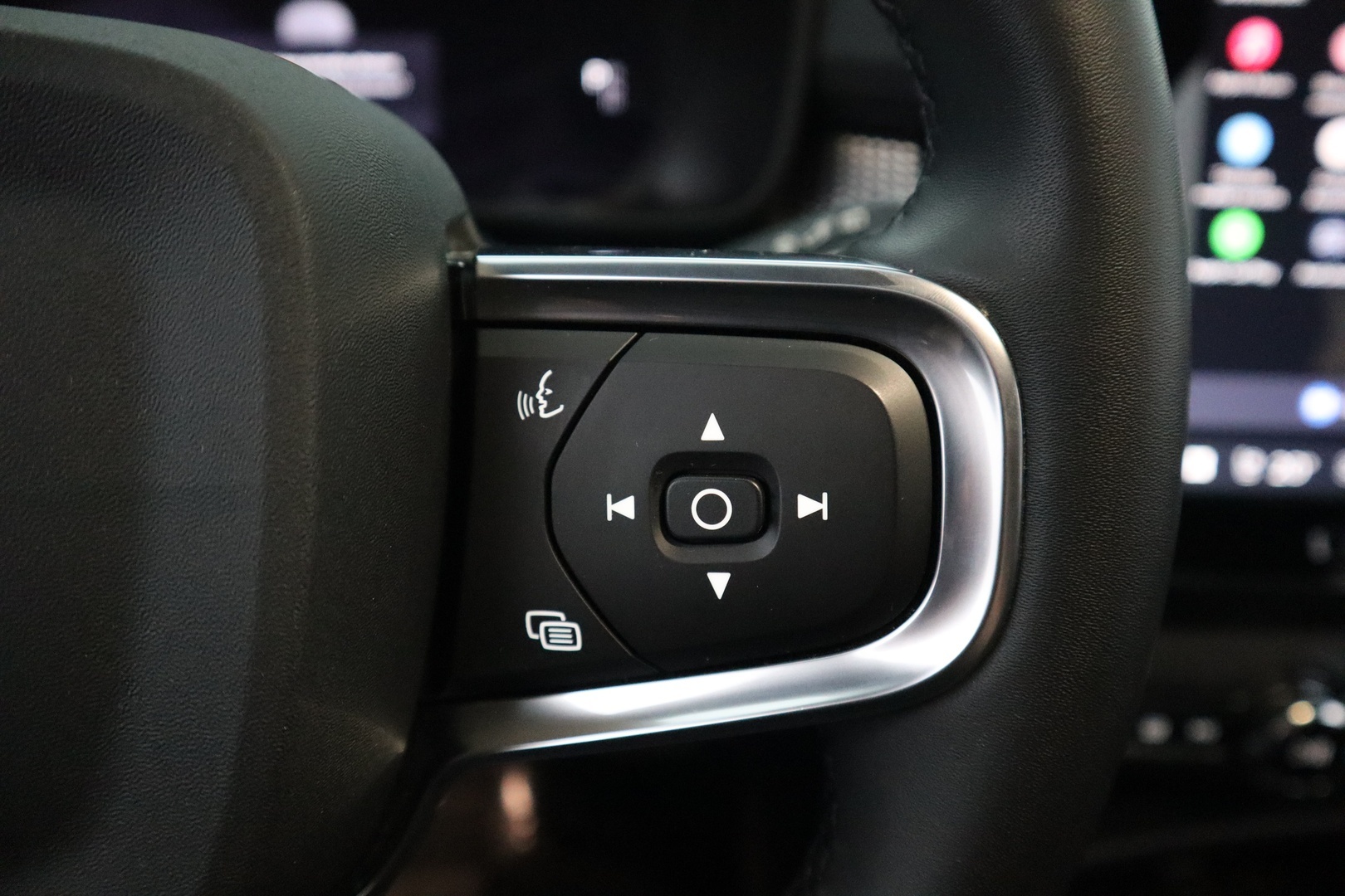 VOLVO XC40 13