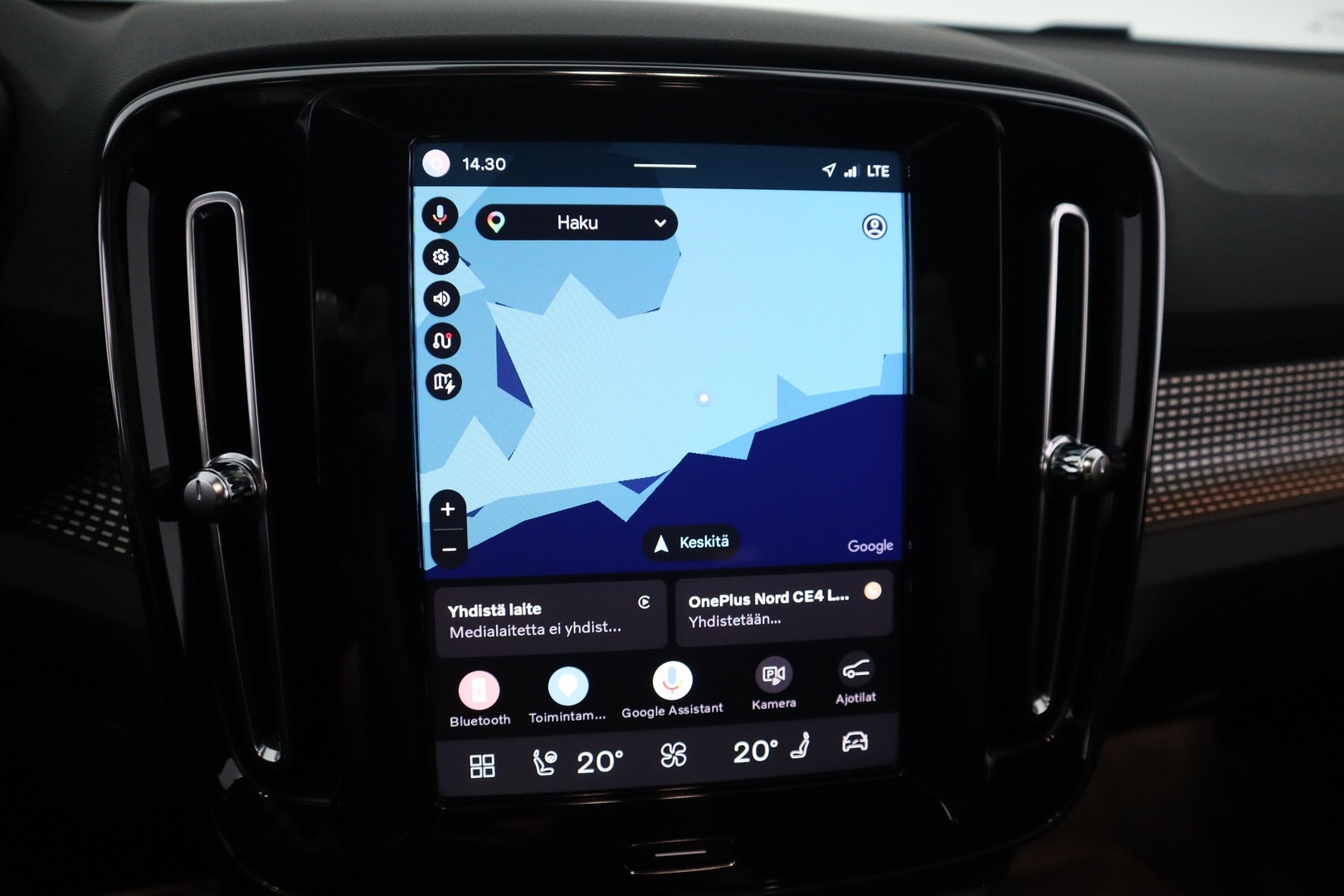 VOLVO XC40 16