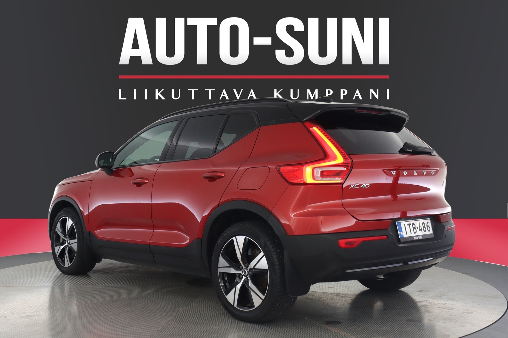 VOLVO XC40 4