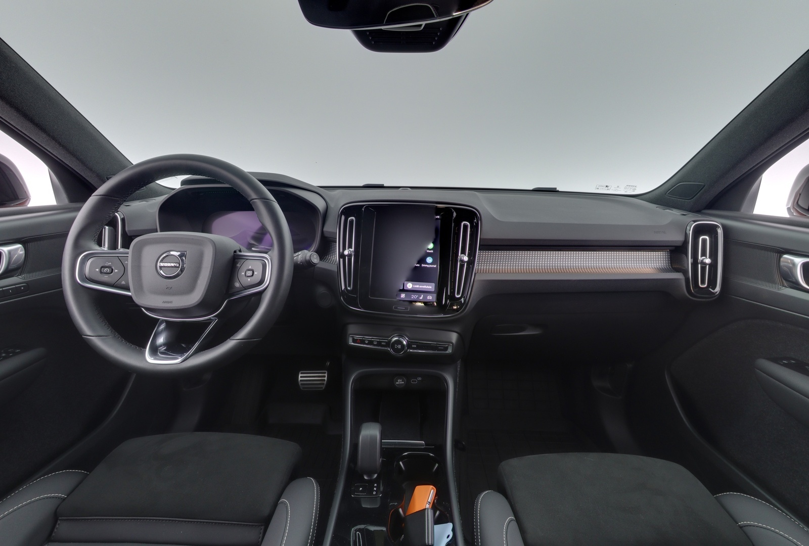 VOLVO XC40 7