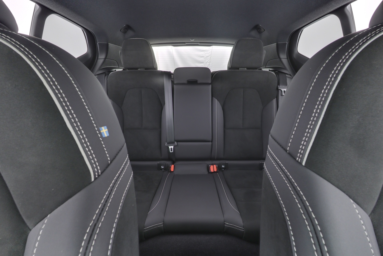 VOLVO XC40 8