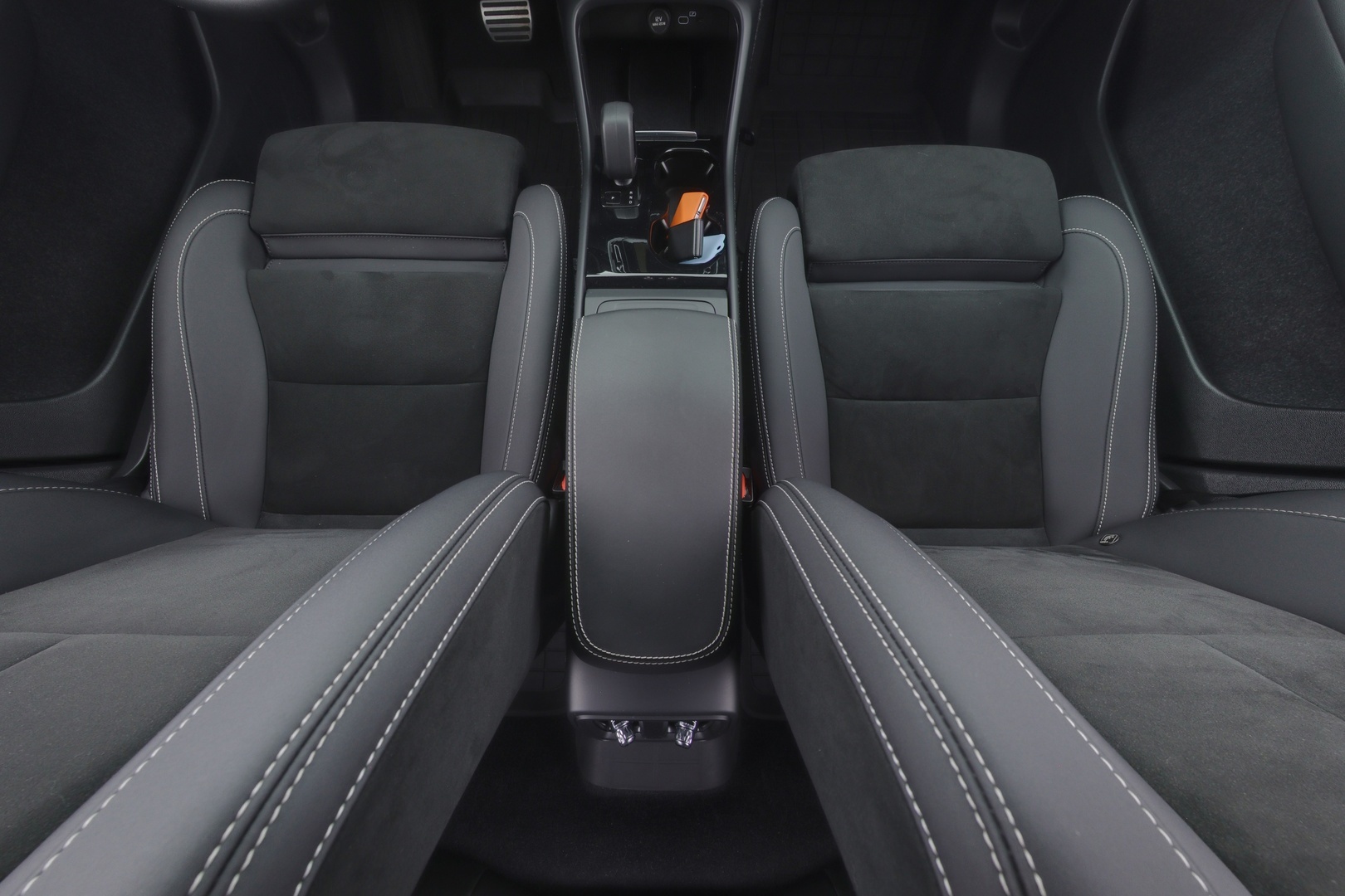 VOLVO XC40 9